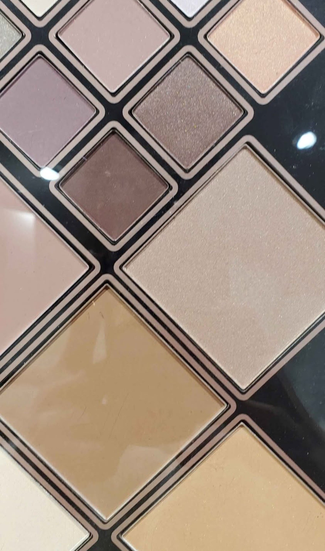 Quo For The Love Of Makeup palette - photo 3