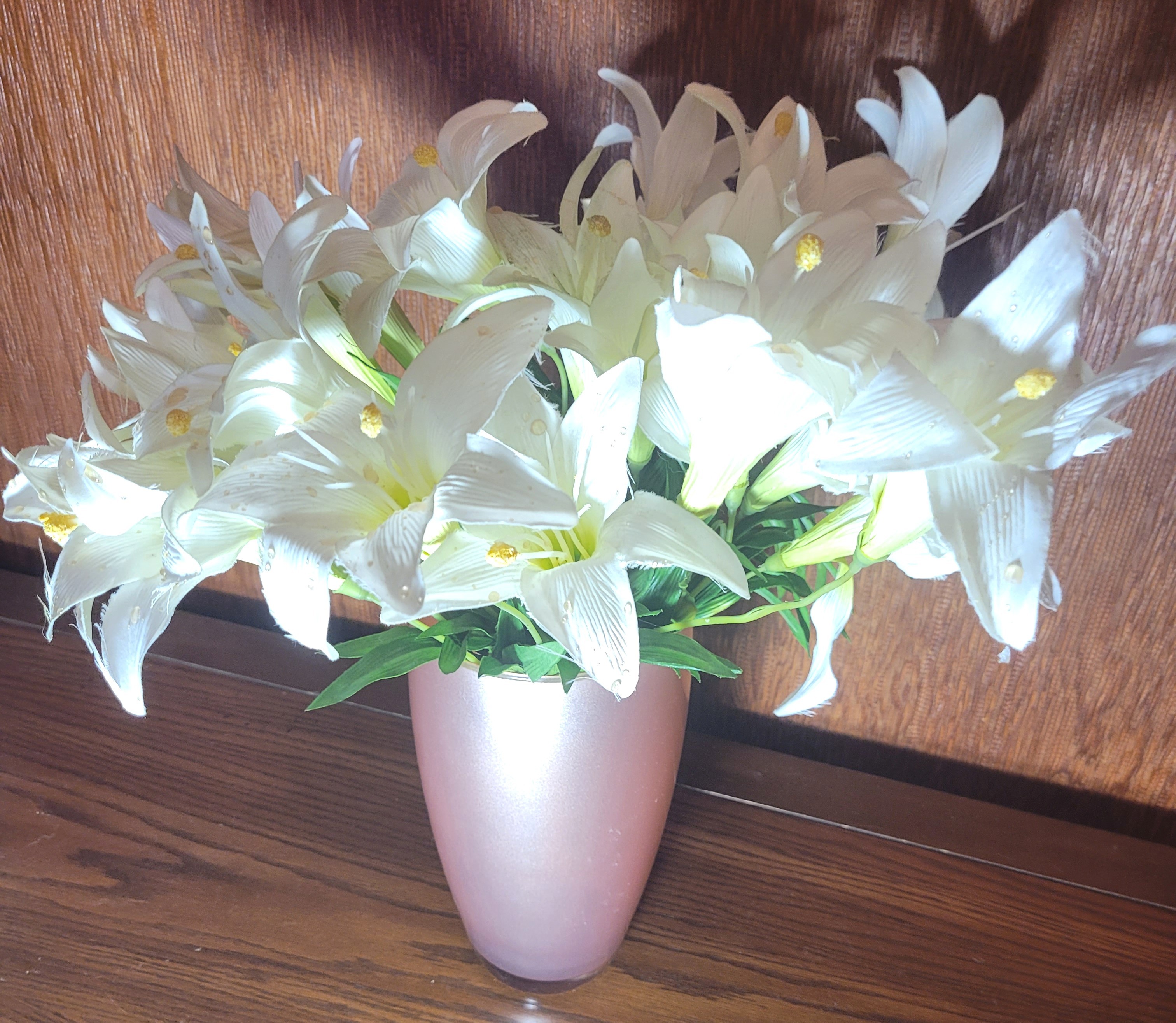 Faux Silk White Easter Lily Arrange. in Metallic Rose Gold Vase - photo 5