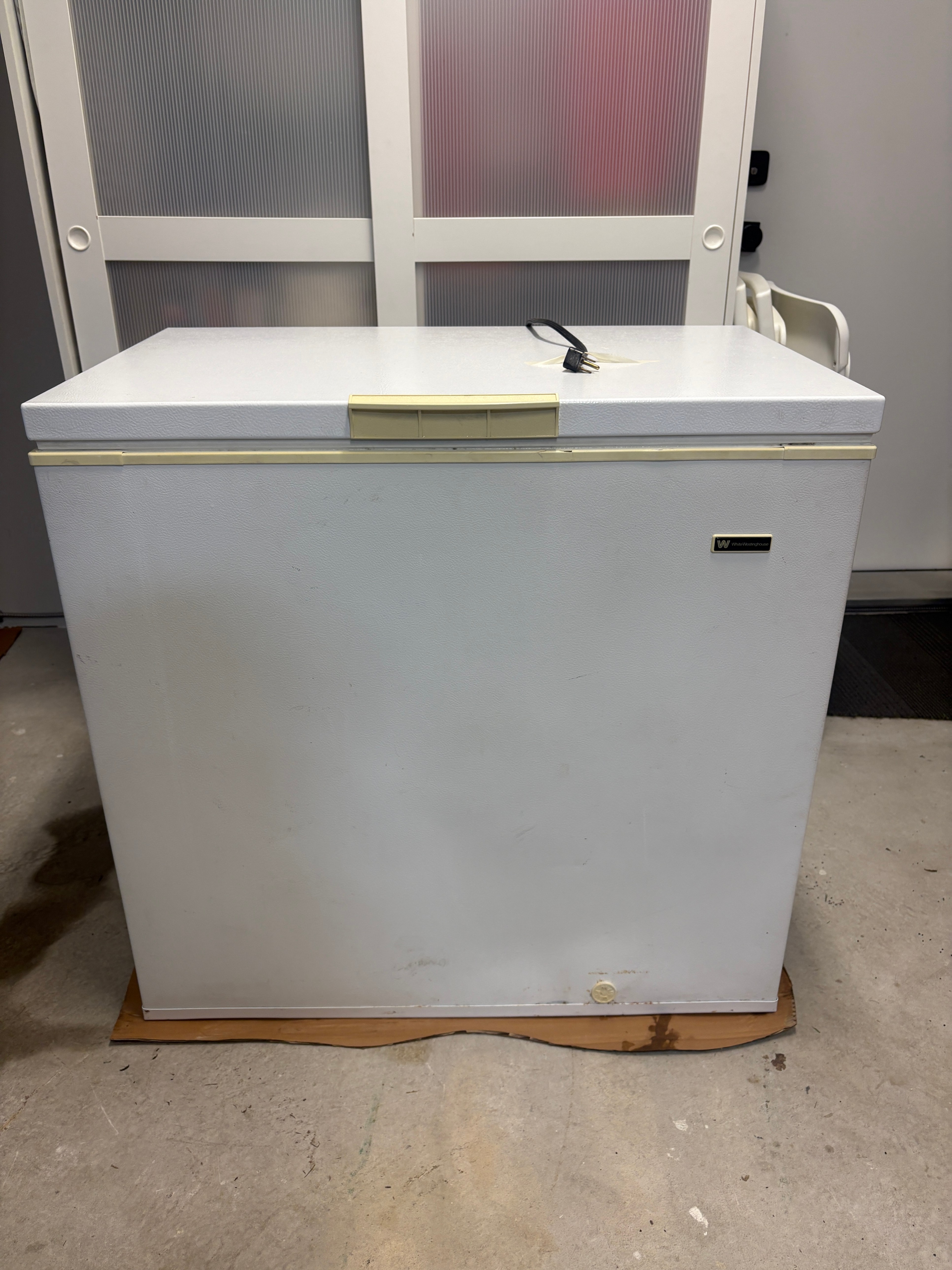 Chest Freezer 7 cu ft – Works Great