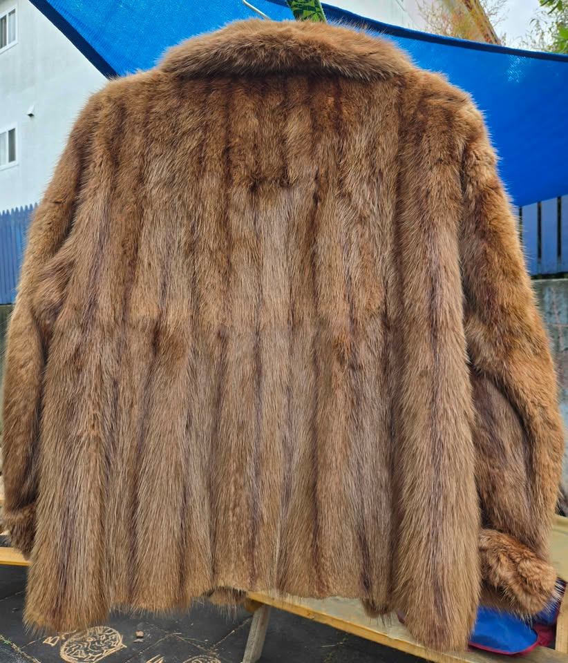 Vintage 1960s Genuine Fur Coat – Women's Medium – Made in Canada - photo 2