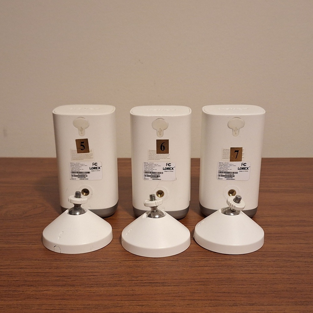 ❄️ LOREX SECURITY CENTER w/ 3 WIFI CAMERAS-EXTENDER-XTRA BATTERY - photo 2