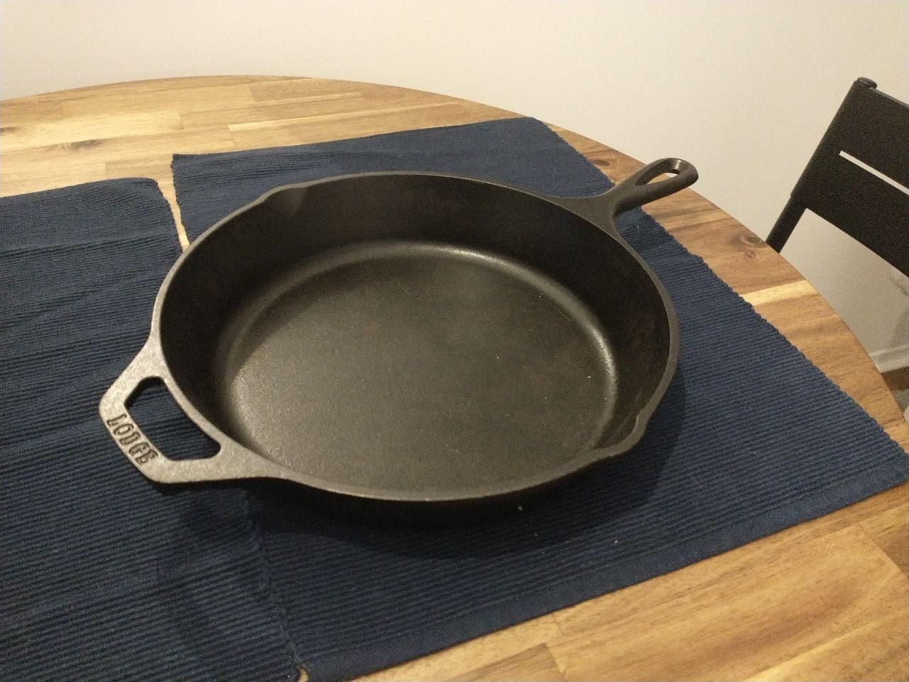 Cast Iron Pan - Lodge Special Edition - Rosie the Riveter - photo 4