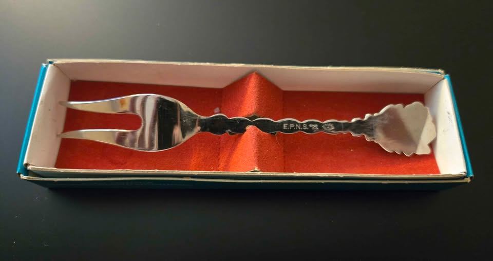Vintage Silver Plated Butchart Gardens Pickle Fork - photo 2