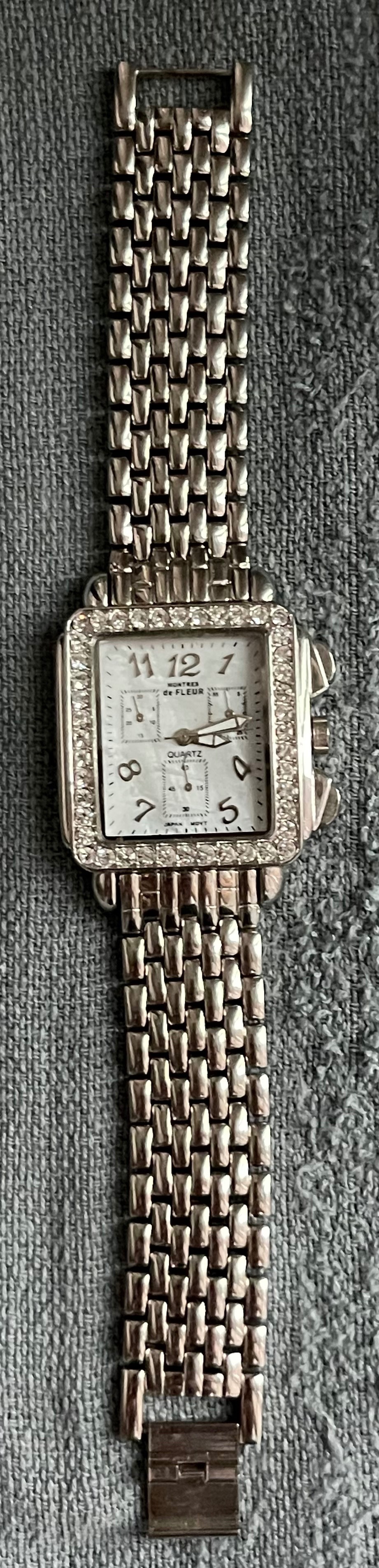 Montres de Fleur Rhinestone Watch (Needs Battery) - photo 2