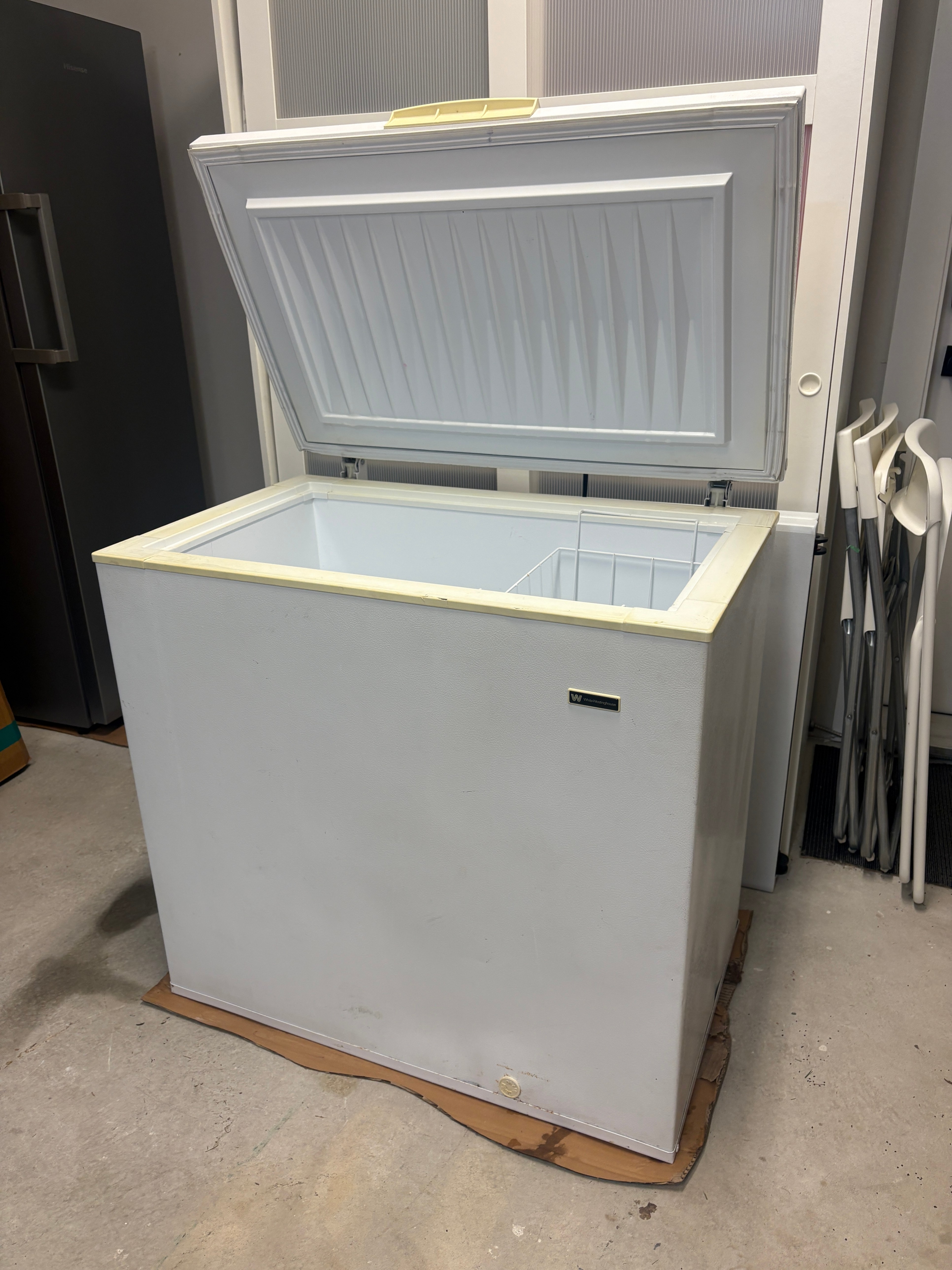 Chest Freezer 7 cu ft – Works Great - photo 2