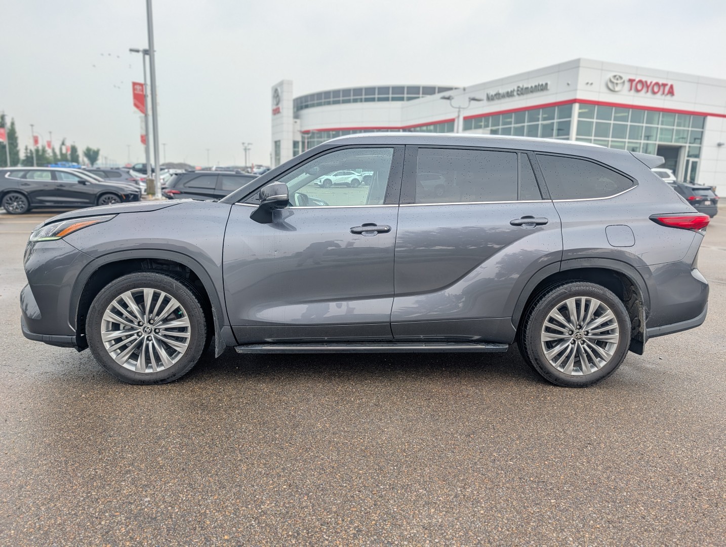 2023 Toyota Highlander - photo 2