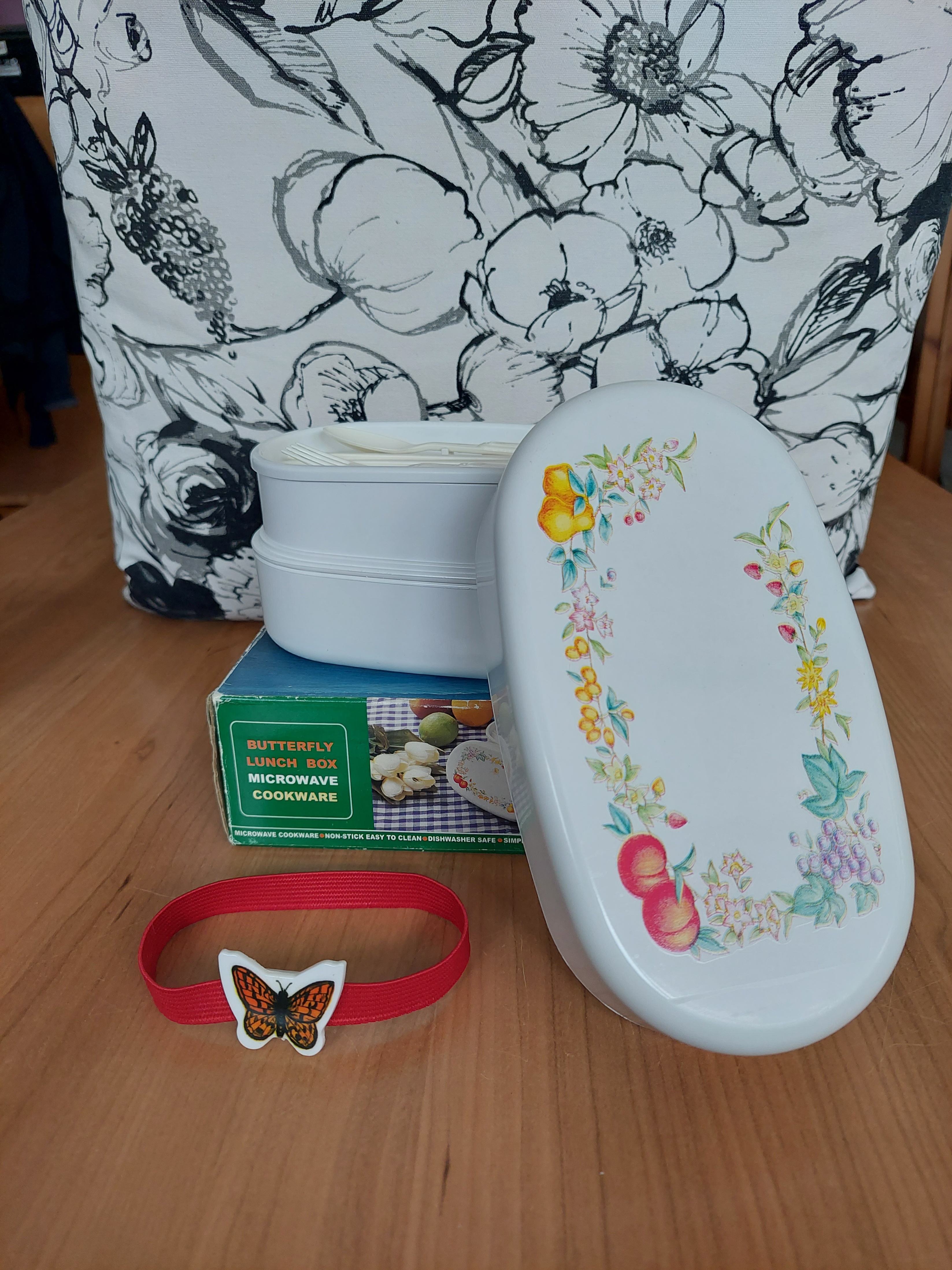 Butterfly Lunch Box with Cutlery Microwave Dishwasher Safe - photo 3