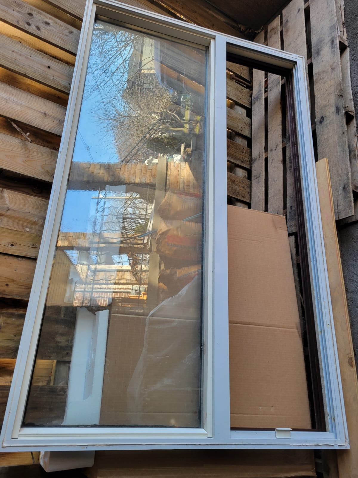WINDOW Inside, Double glass, lower section slides with screen. - photo 3