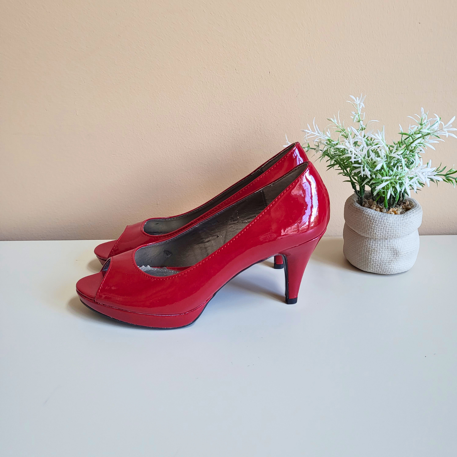 Bandolino - Size 7.5 Red Heels - Pre-Loved! 👠 - photo 2