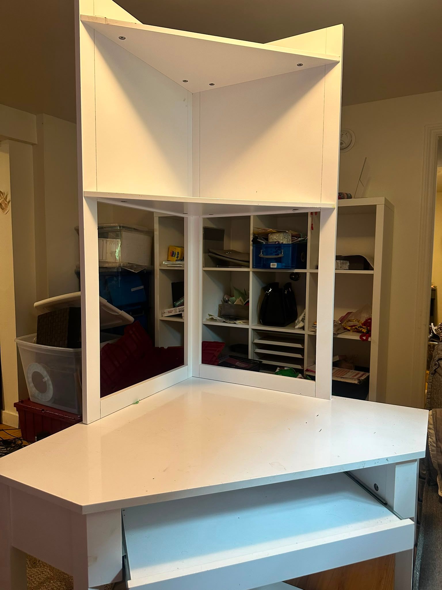 Corner desk with top shelf (removable)