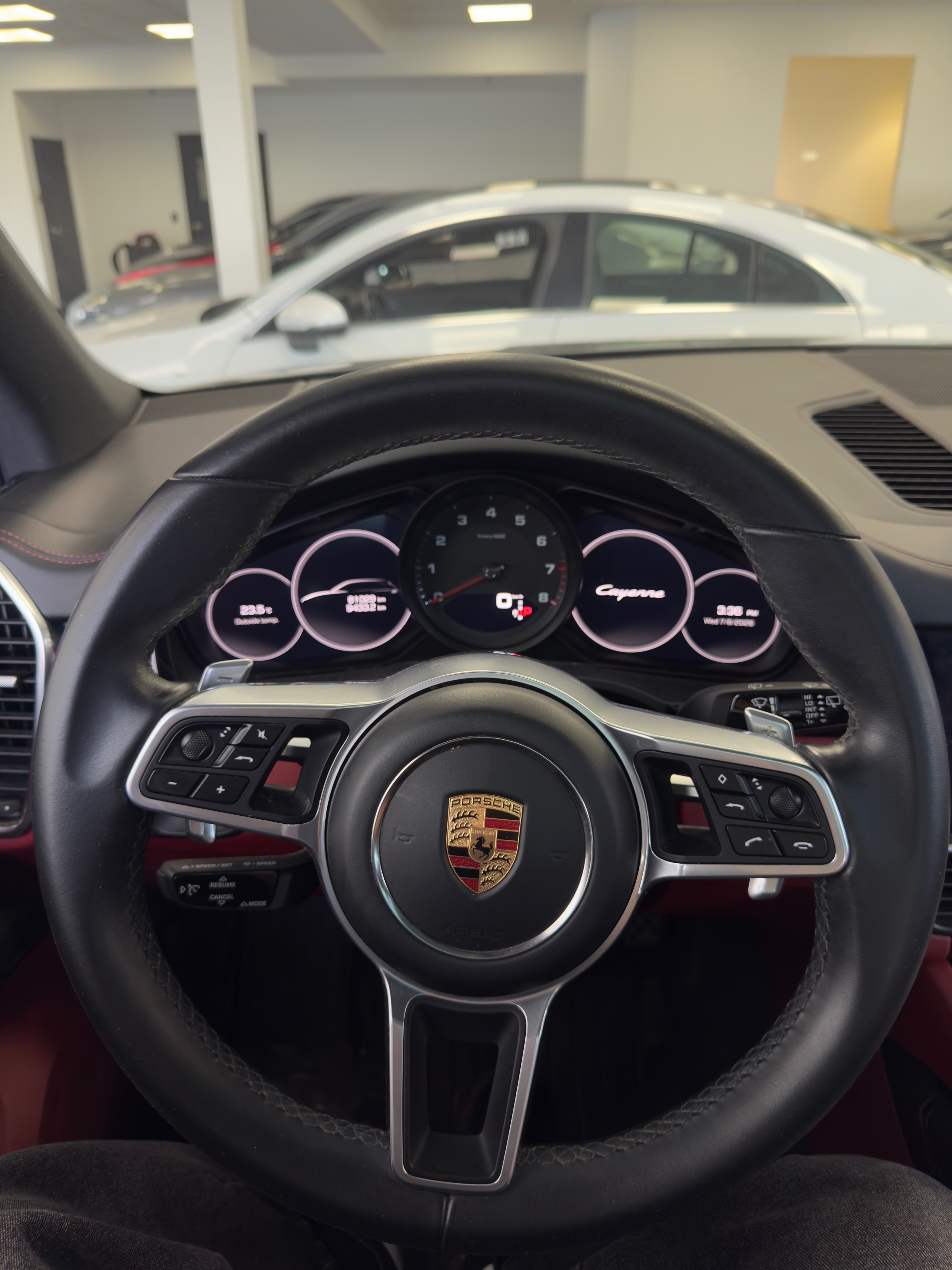 2020 Porsche Cayenne AWD/RED SEATS/BOSE/LOW KMS - photo 2