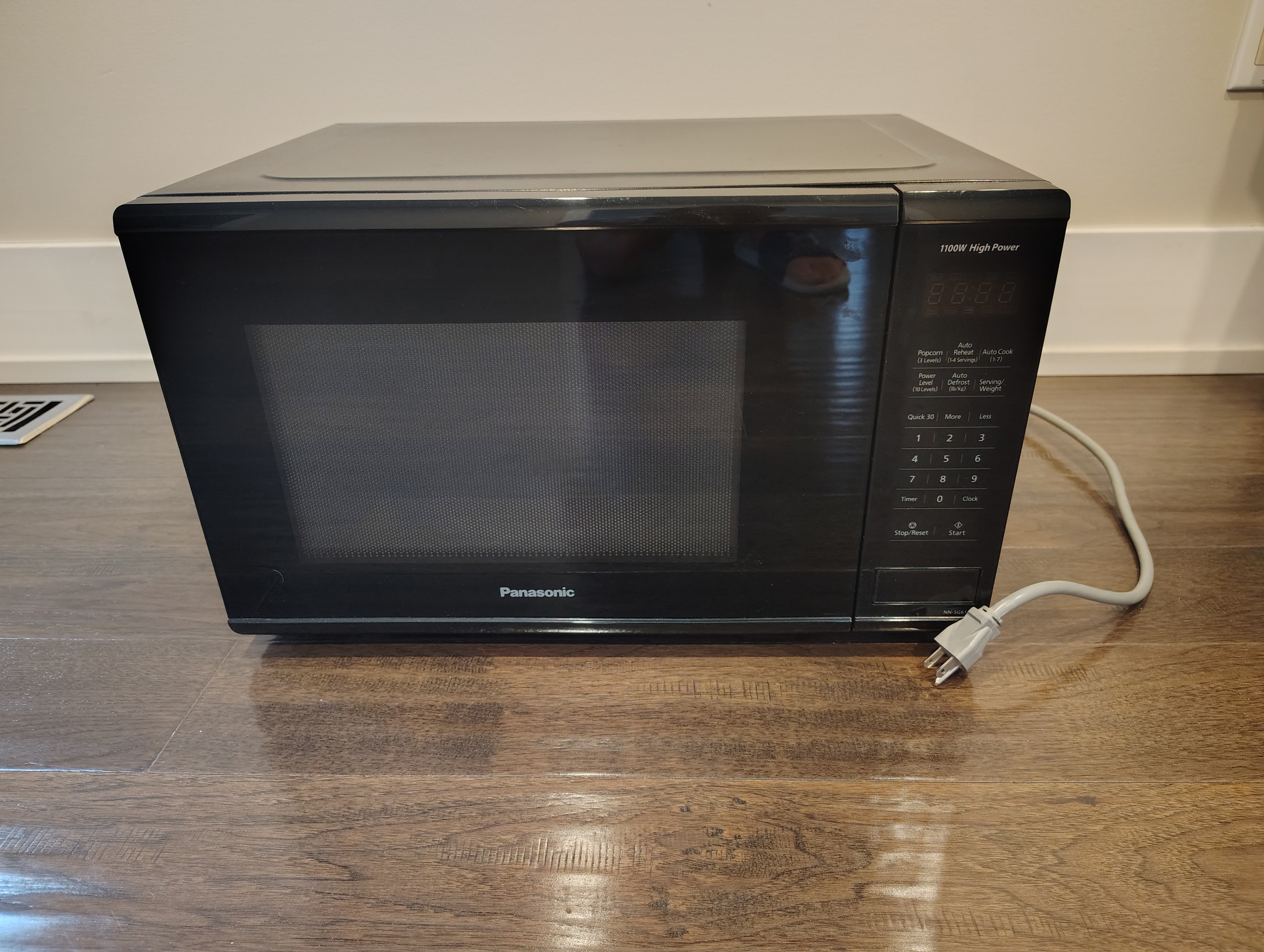 PARTS ONLY - Panasonic 1.3 cu ft 1100W Microwave NN-SG616B
