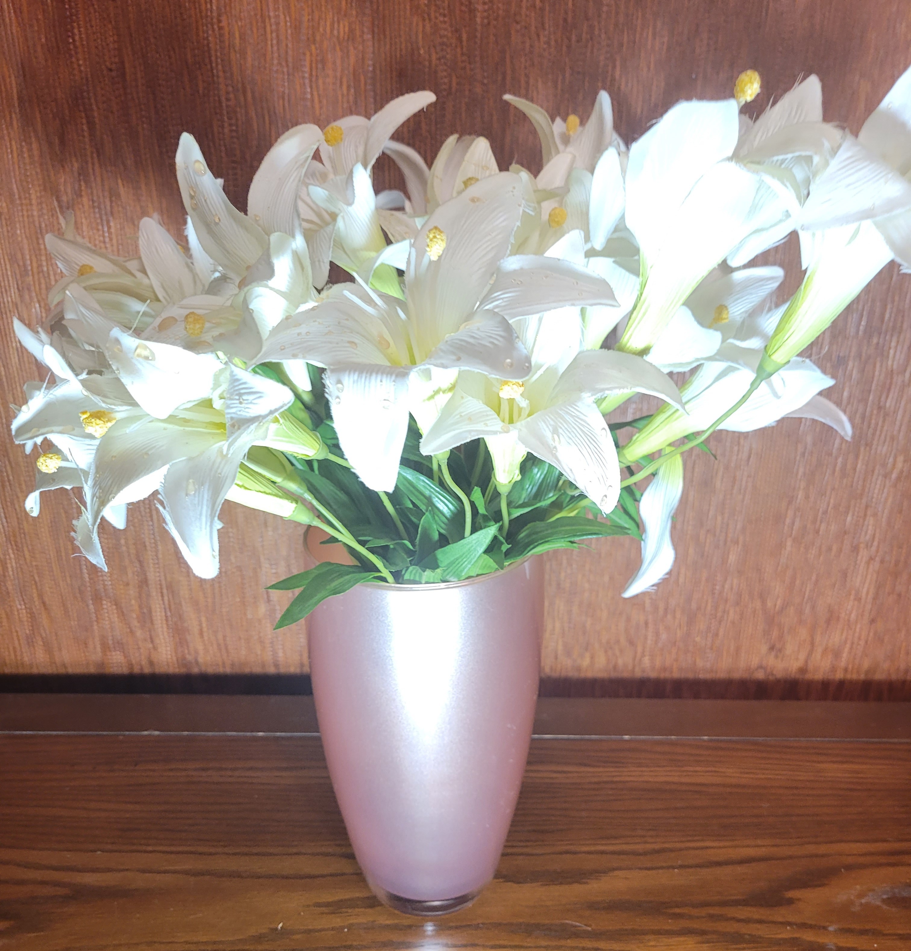 Faux Silk White Easter Lily Arrange. in Metallic Rose Gold Vase - photo 2
