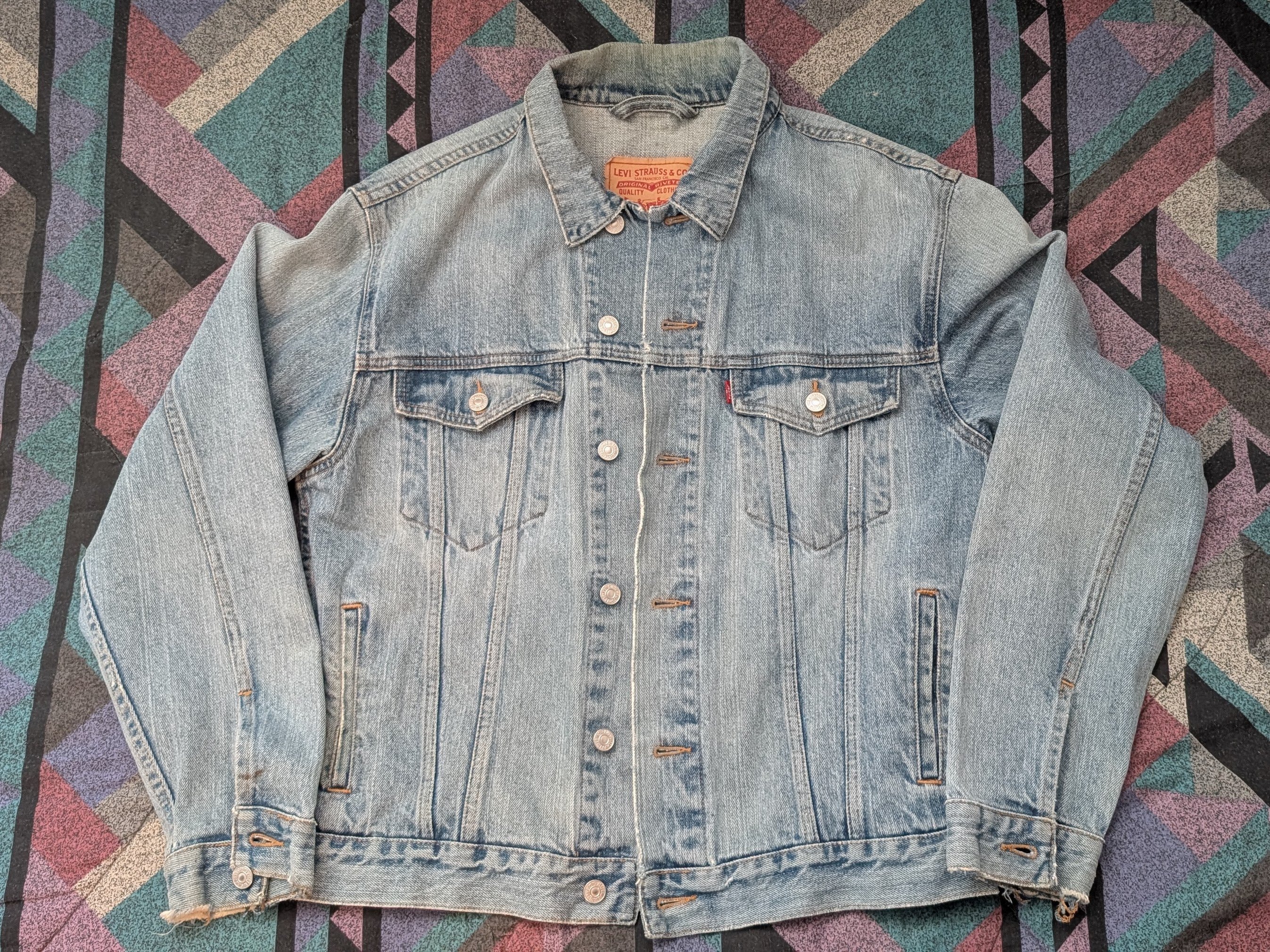 Vintage Levi’s 70507 Denim Jacket (Size M) – Broken-In Wash