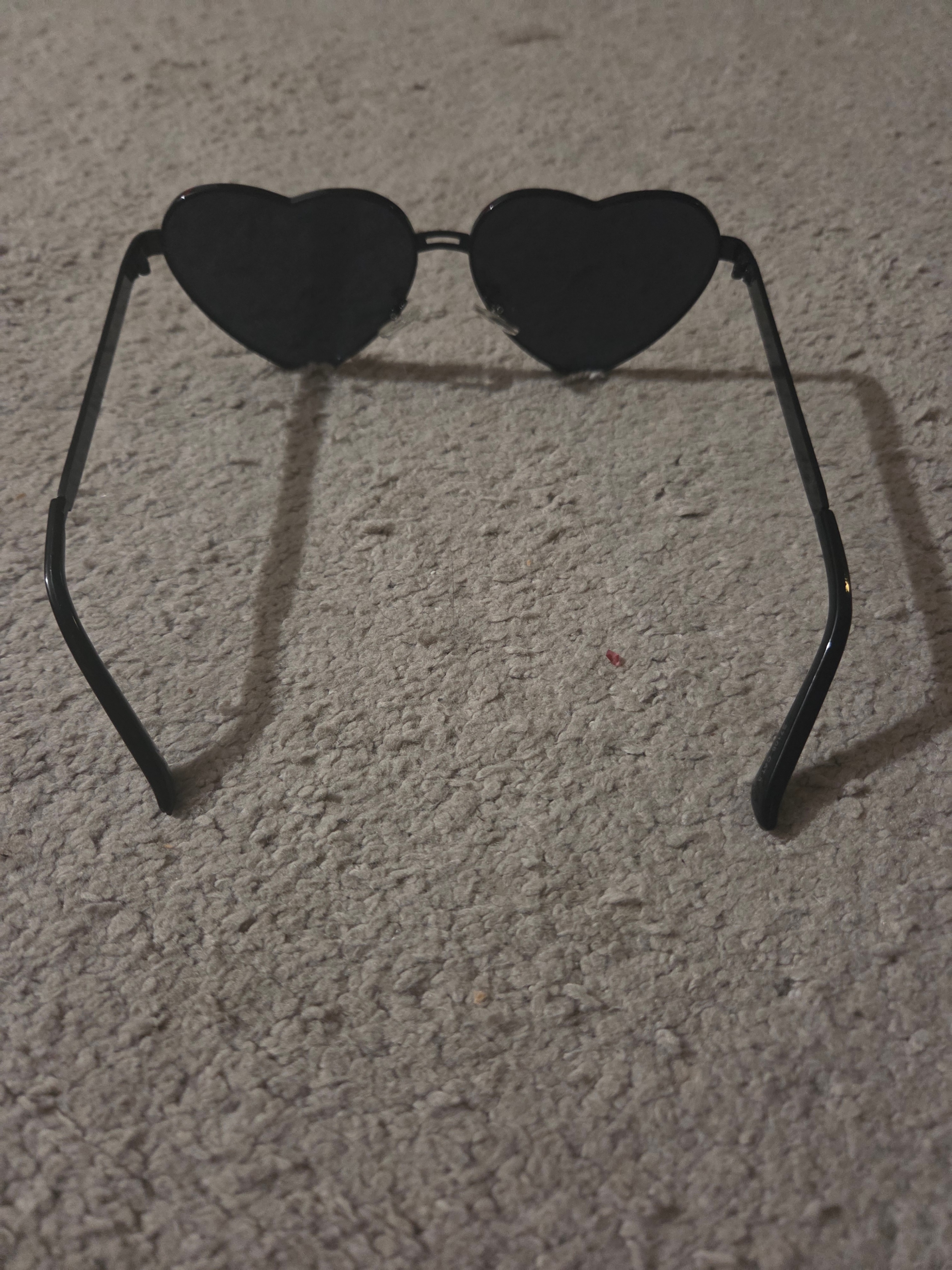 Heart Shaped Black Metal Sunglasses (UV400 Protection) - photo 2