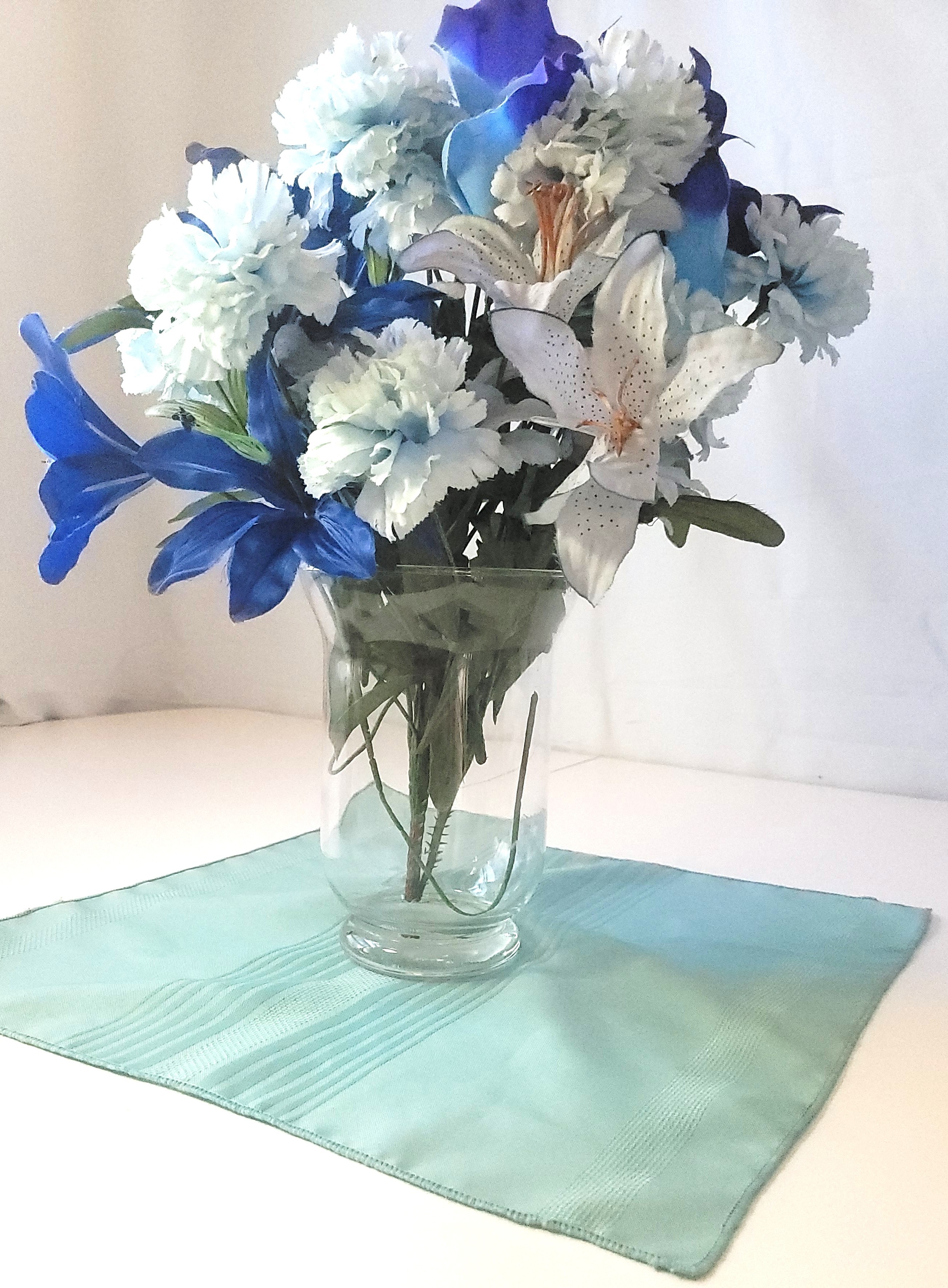 Faux Silk Blue & White Floral Arrangement Clear Glass Hurricane - photo 4