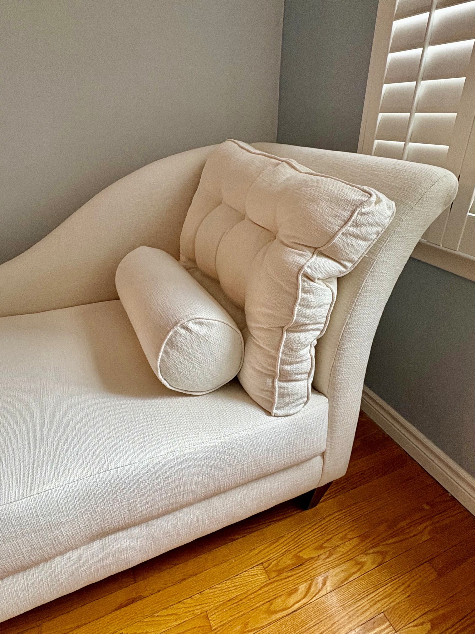 White Chaise Lounge Chair - photo 3