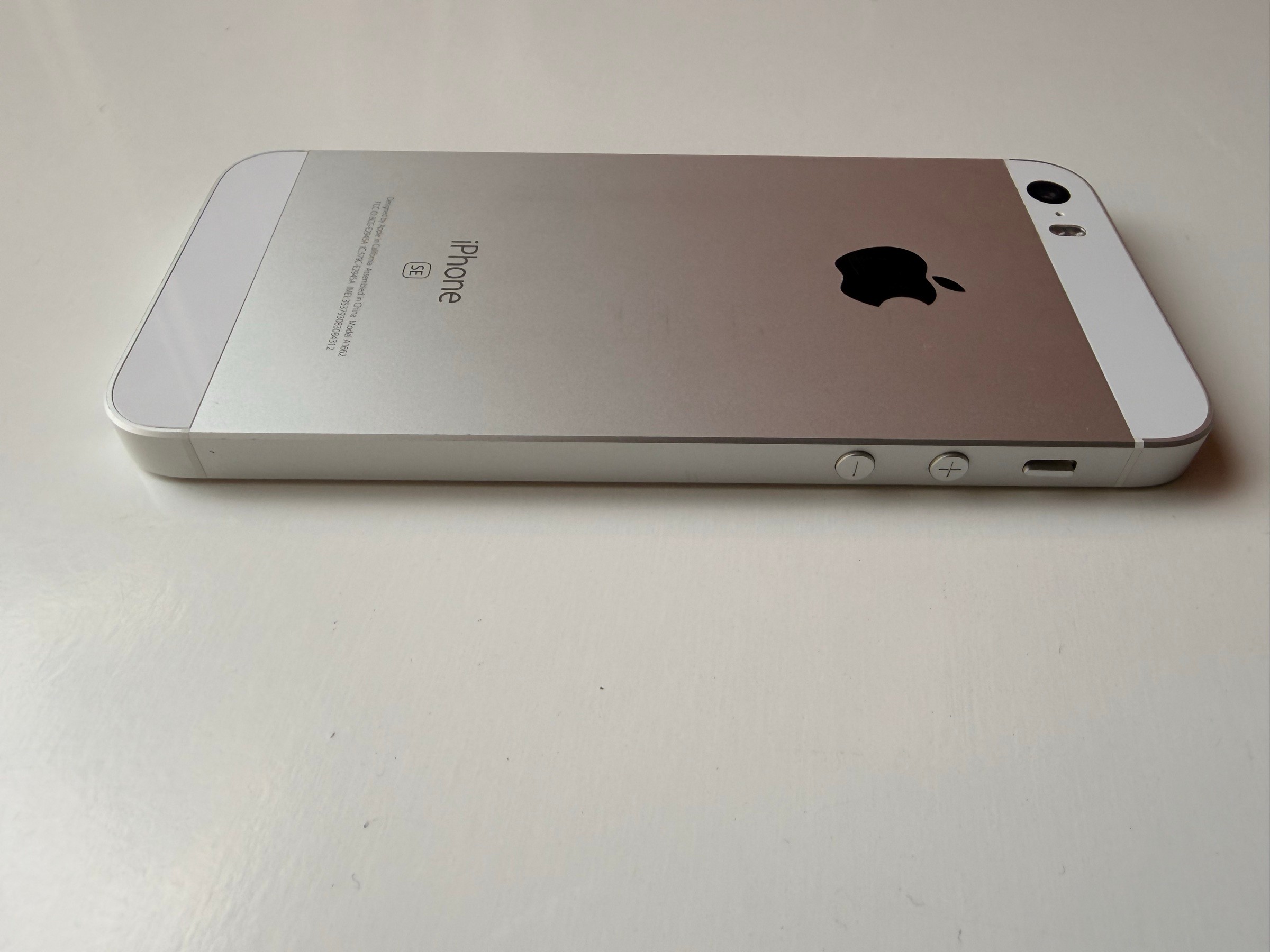 iPhone SE (1st gen), silver, 128GB, unlocked, w/ cable - photo 4