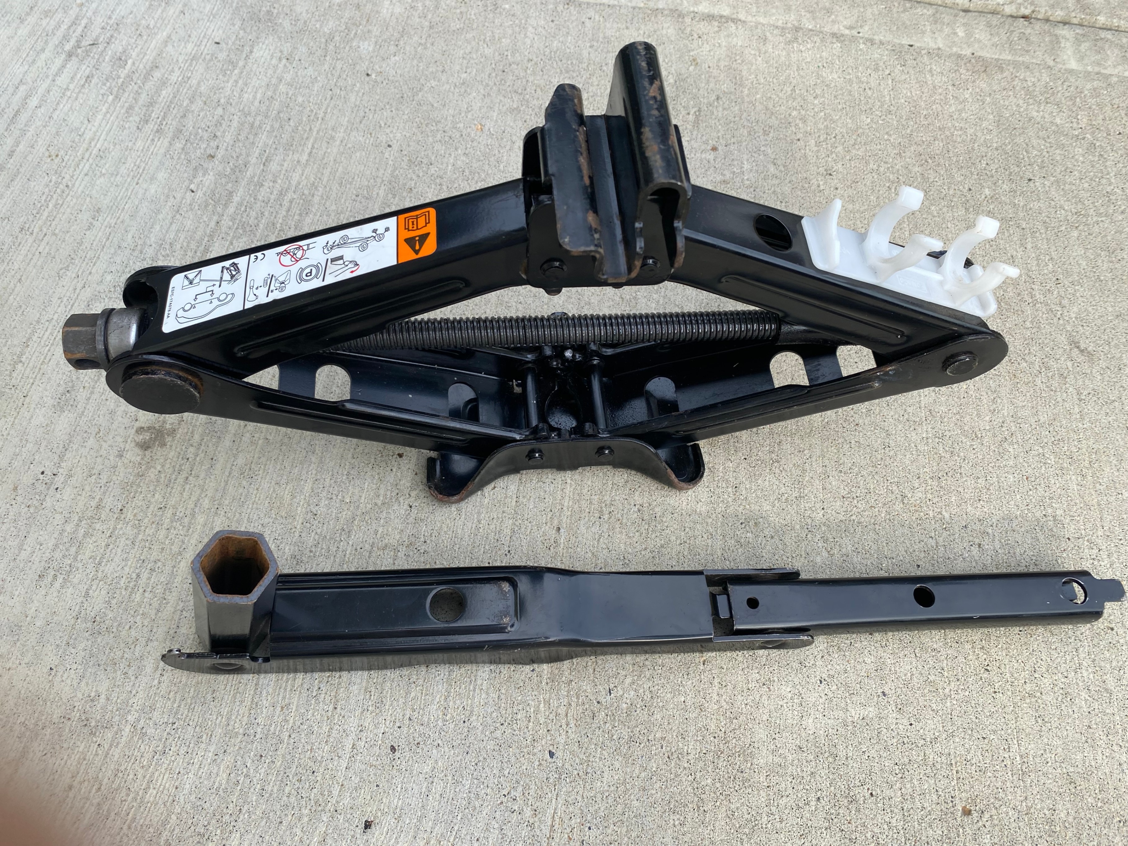 Car Jack Set with its Opening Key / Wrench & Crank Handle – $50 - photo 3