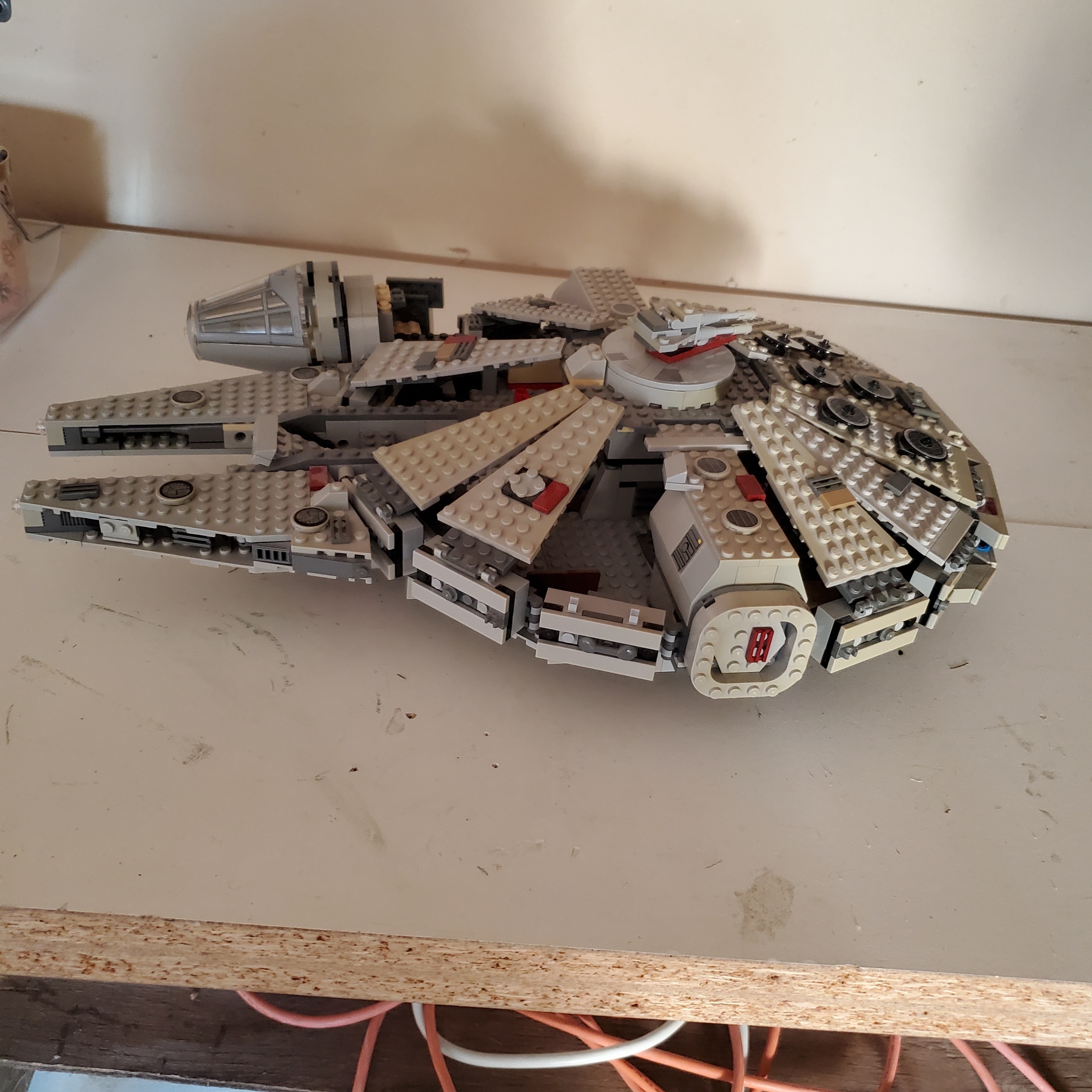 Millenium Falcon Lego (missing pieces and missing mini figures) - photo 4