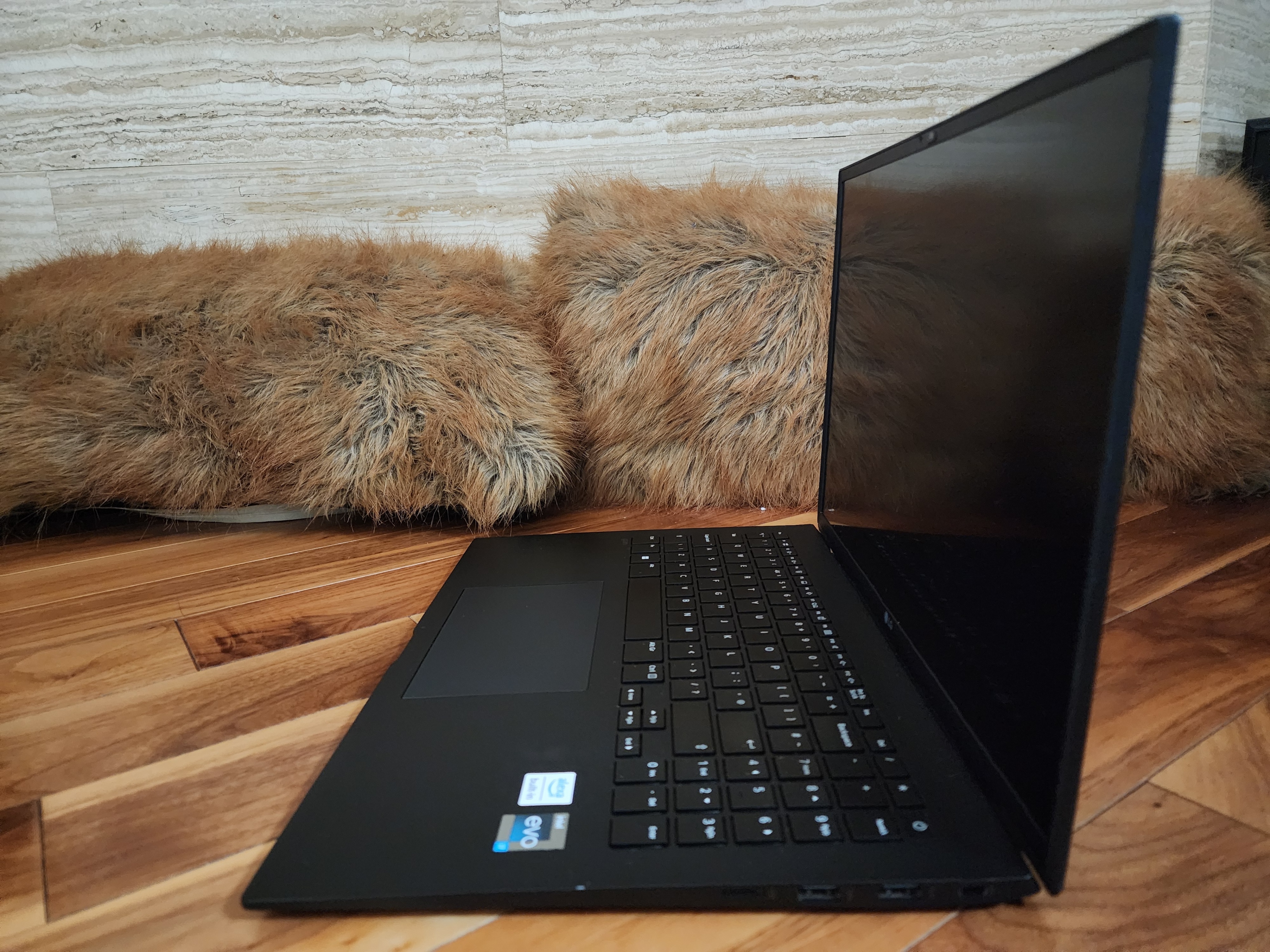 LG Gram 16" (i7, 32GB RAM, 1TB SSD) [Model: 16Z90Q] - photo 2