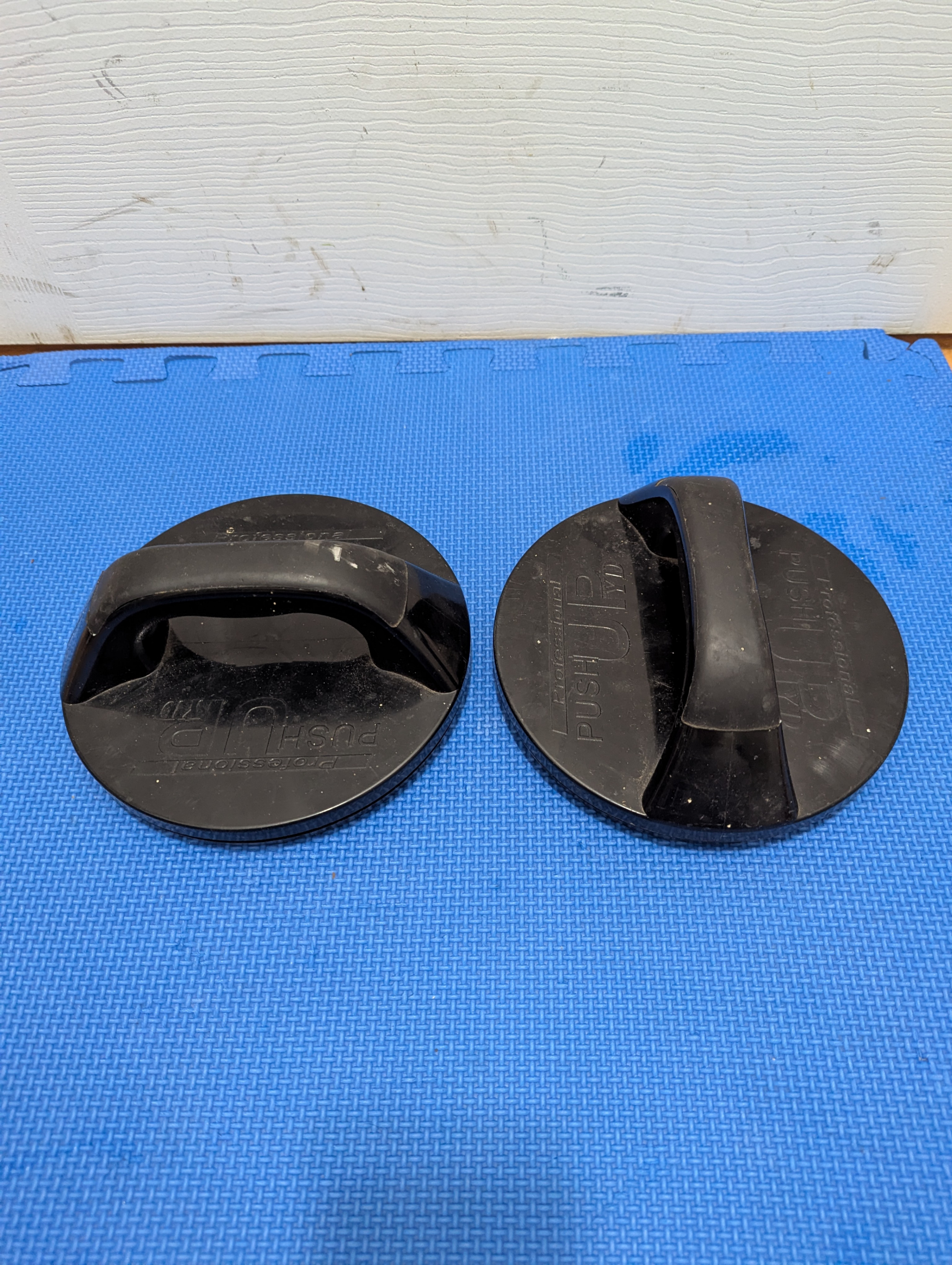Rotating push-up pads