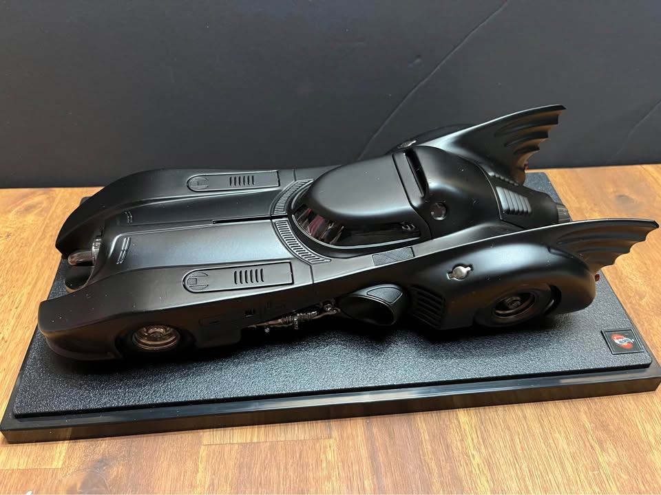 Hot Wheels 1989 Batmobile 1:18 scale Metal - photo 3