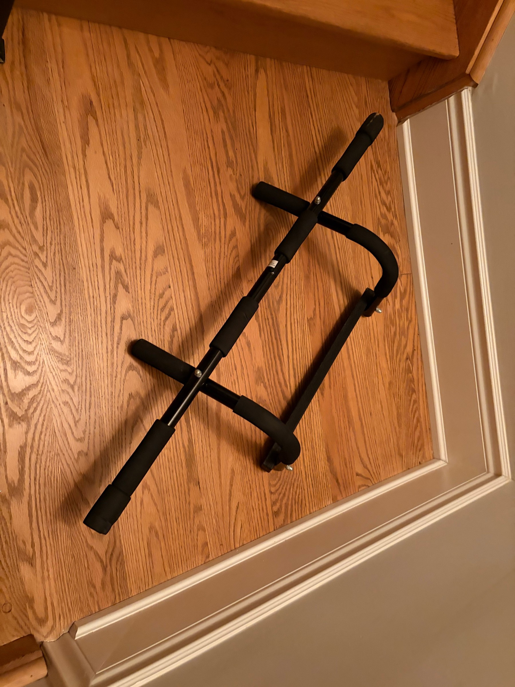 GoodLife Fitness doorway pull-up/chin-up bar - photo 3