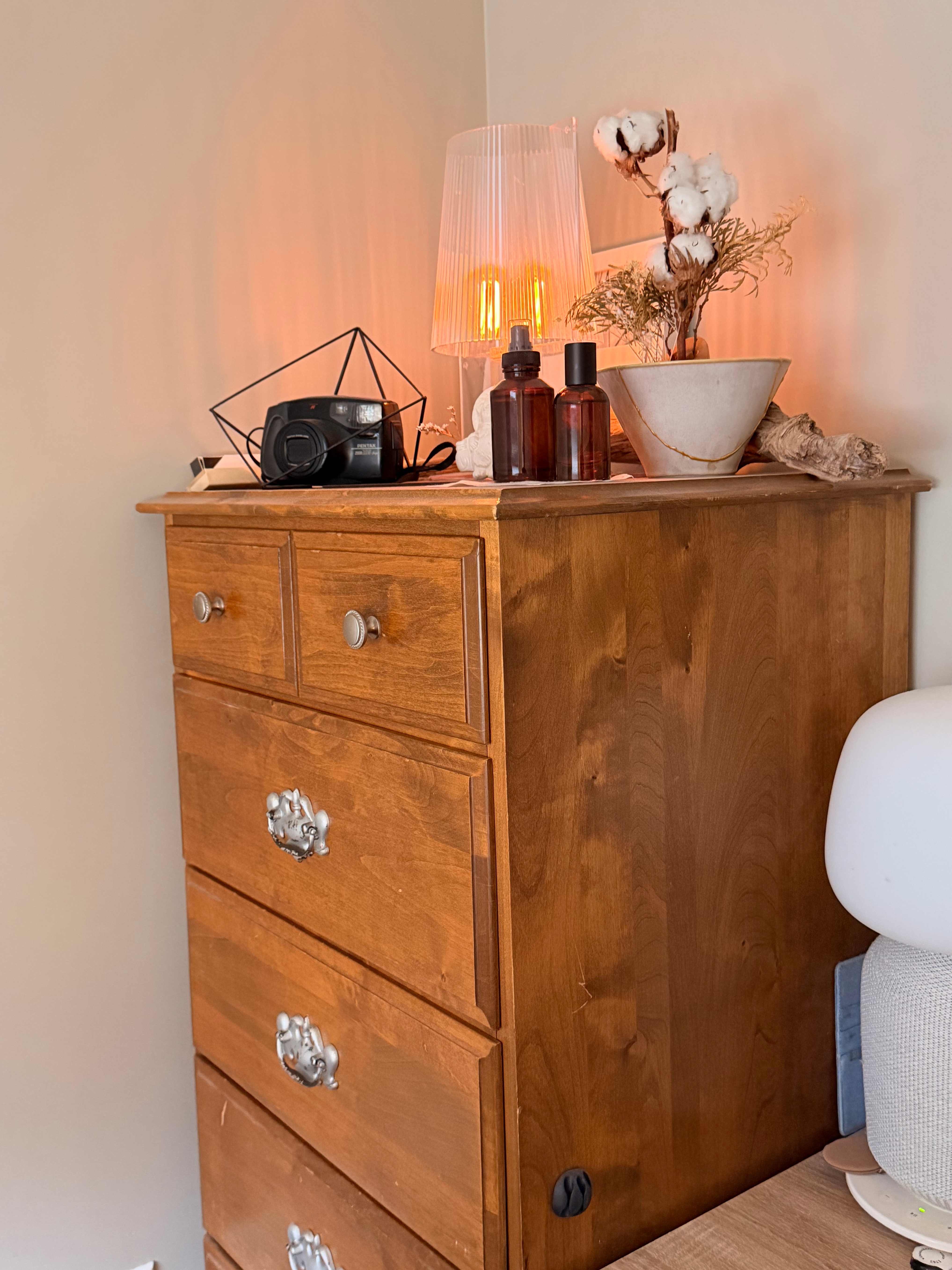 Vintage Solid Wood Chest of Drawers/Dresser