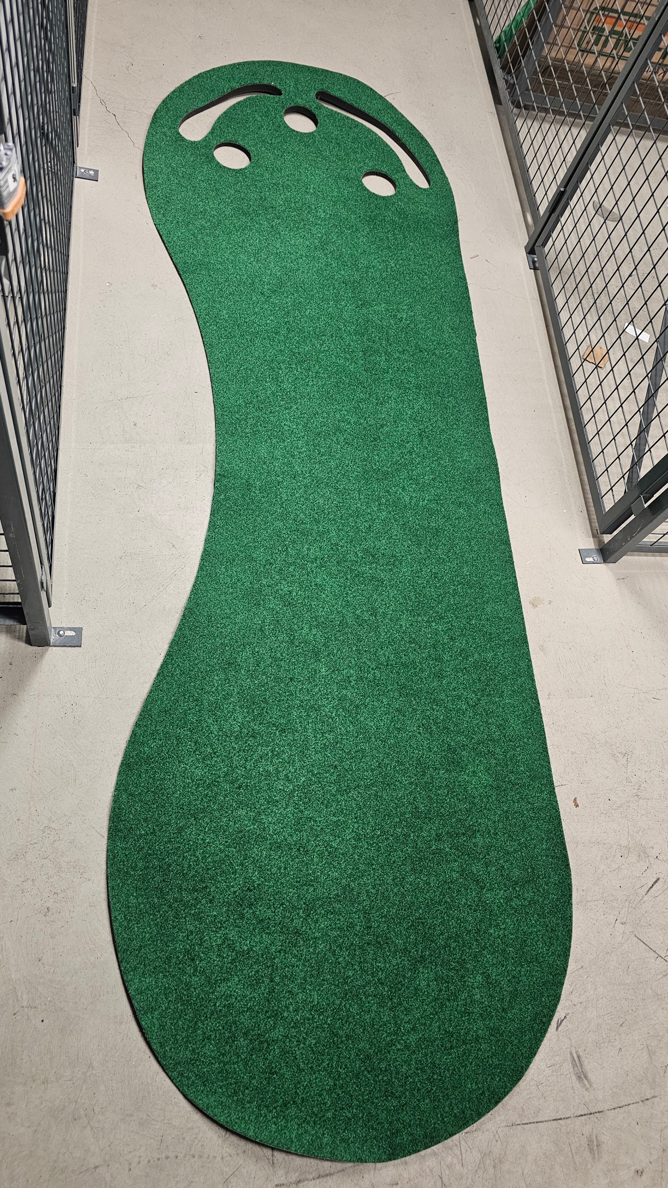 PUTT-A-BOUT Par Three Golf Putting Green