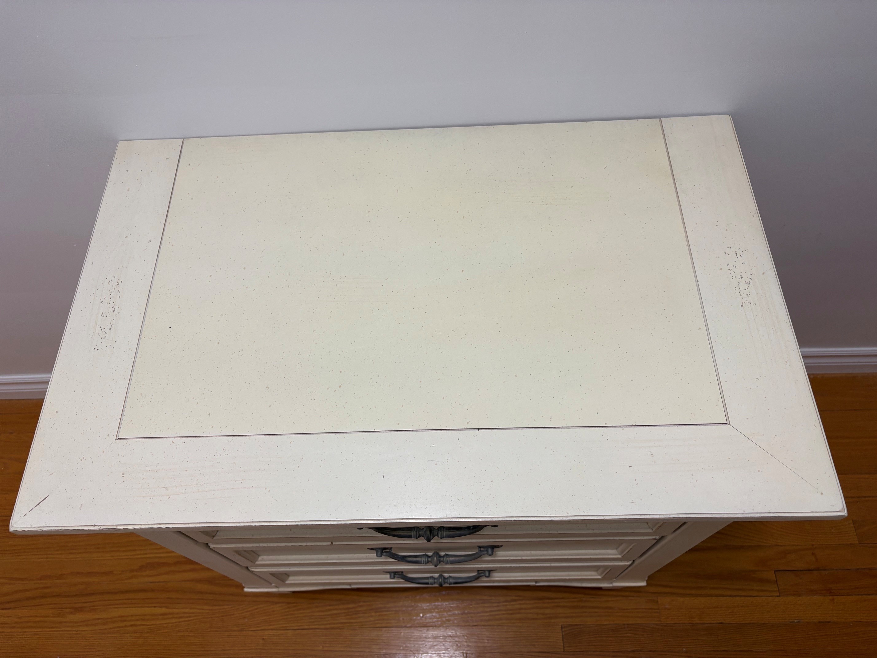 Cream 3-Drawer Nightstand - Cream - photo 3