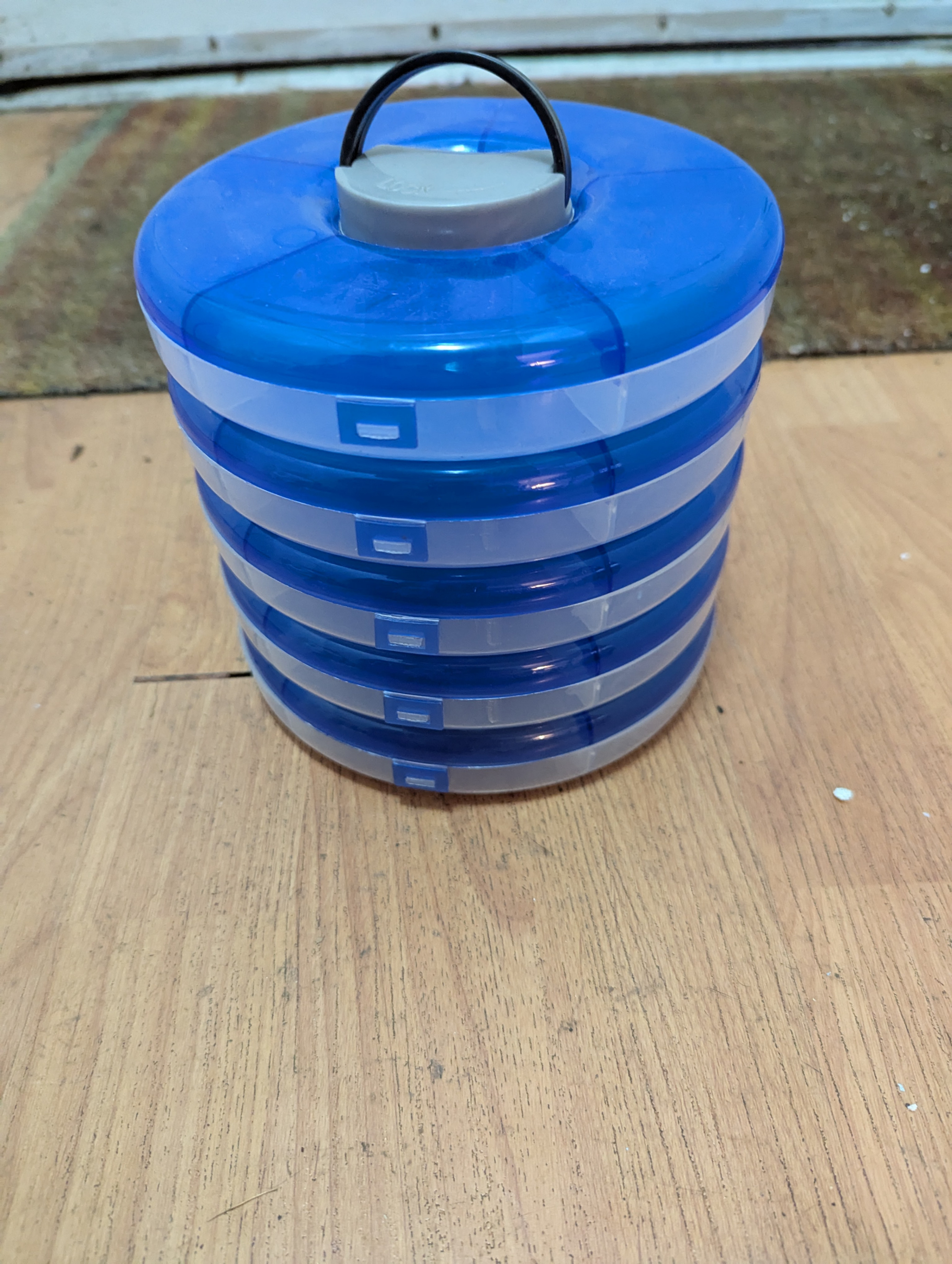 Small compartment storage