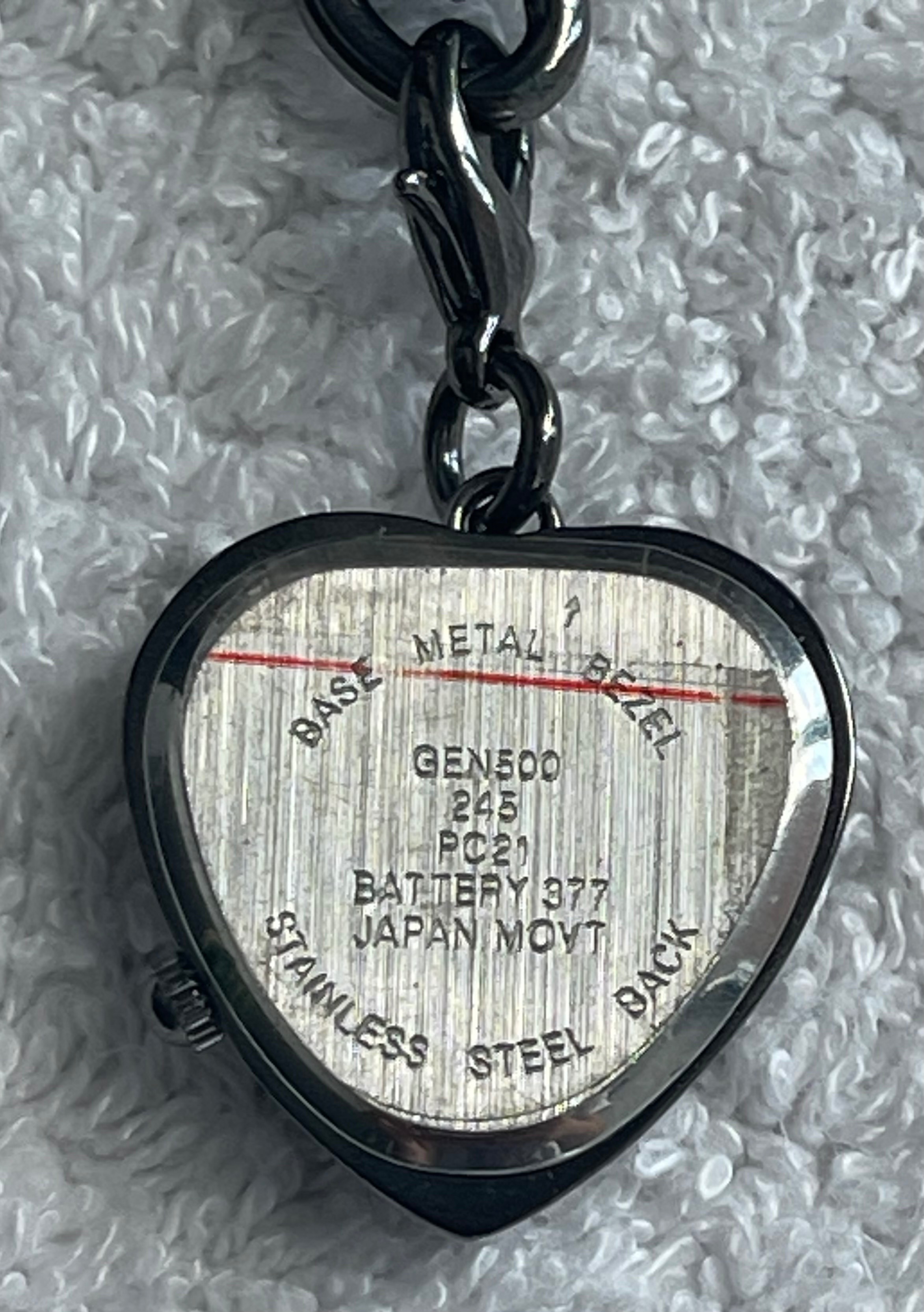 Vintage Y2K Gunmetal Heart Charm Watch Bracelet (Needs Battery) - photo 4
