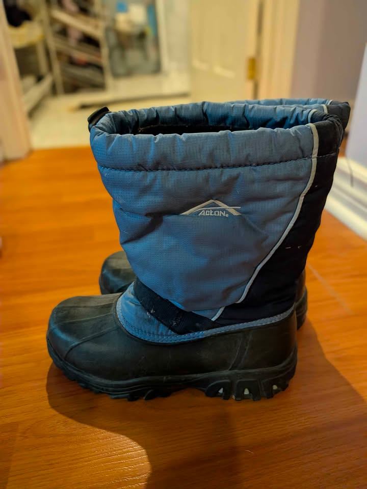 Acton Snow Boots - Size 3