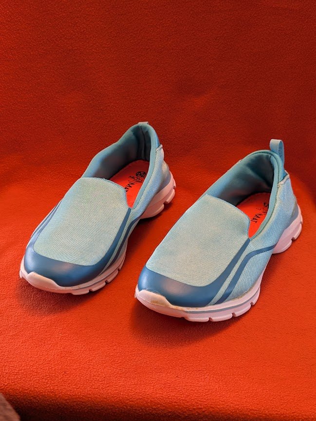 Women's size 7 rubber-soled slip-on shoes