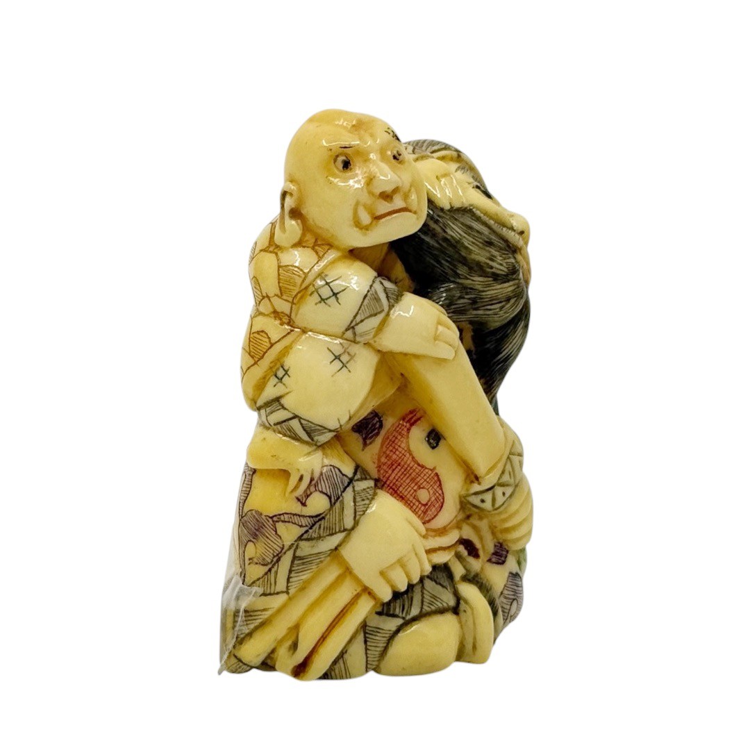 Meiji period carved bone Shoki struggling with a demon netsuke - photo 2