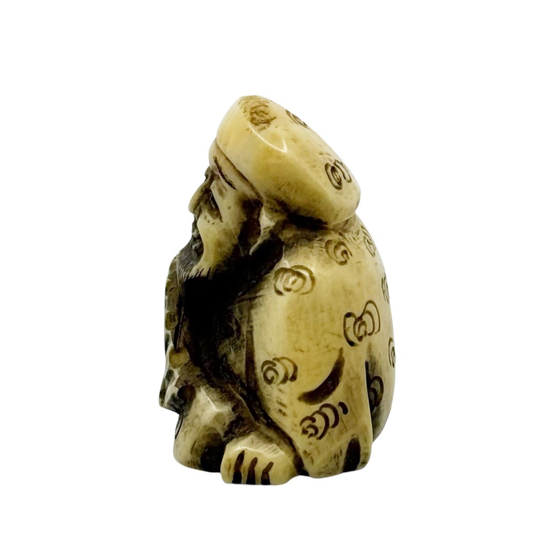 Showa period Japanese carved bone smiling man with fan netsuke - photo 4