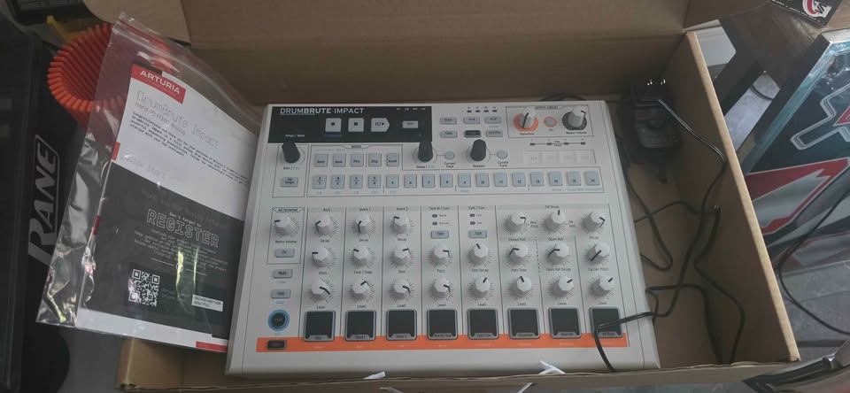 Arturia DrumBrute Impact – Analog Drum Machine