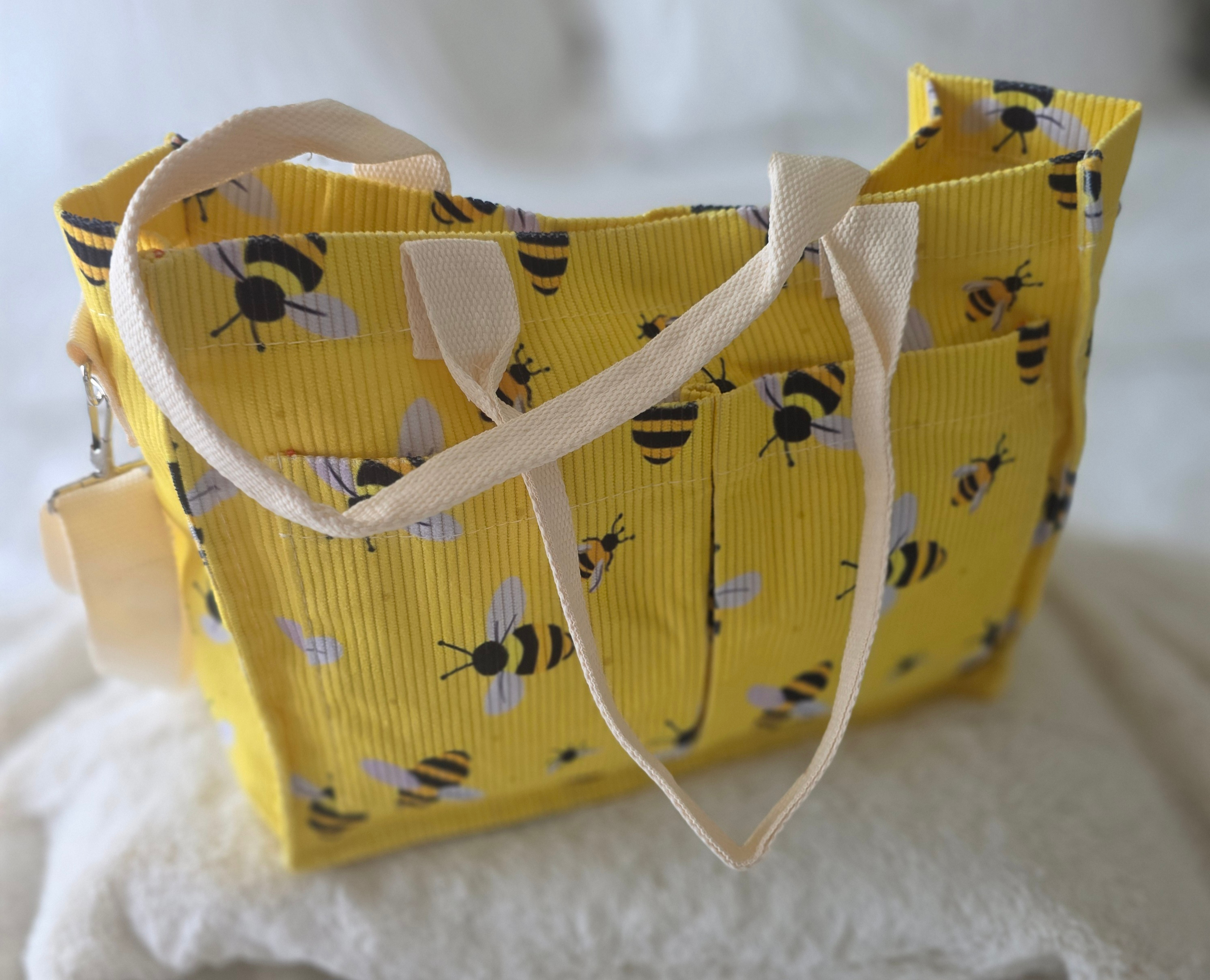 Ladies Medium Summer Style "Bee Pattern" 2D Corduroy Tote Bag - photo 2