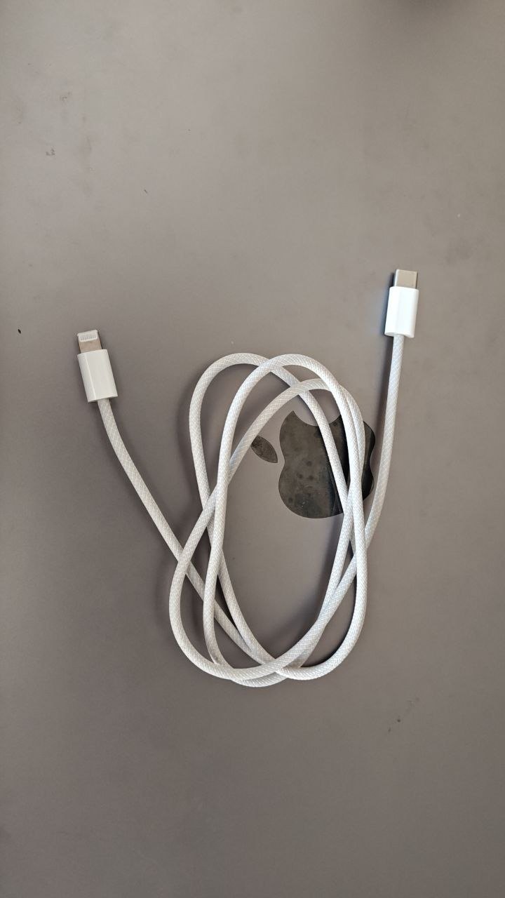 Official Apple USB-C to Lightning Cable – White - photo 3