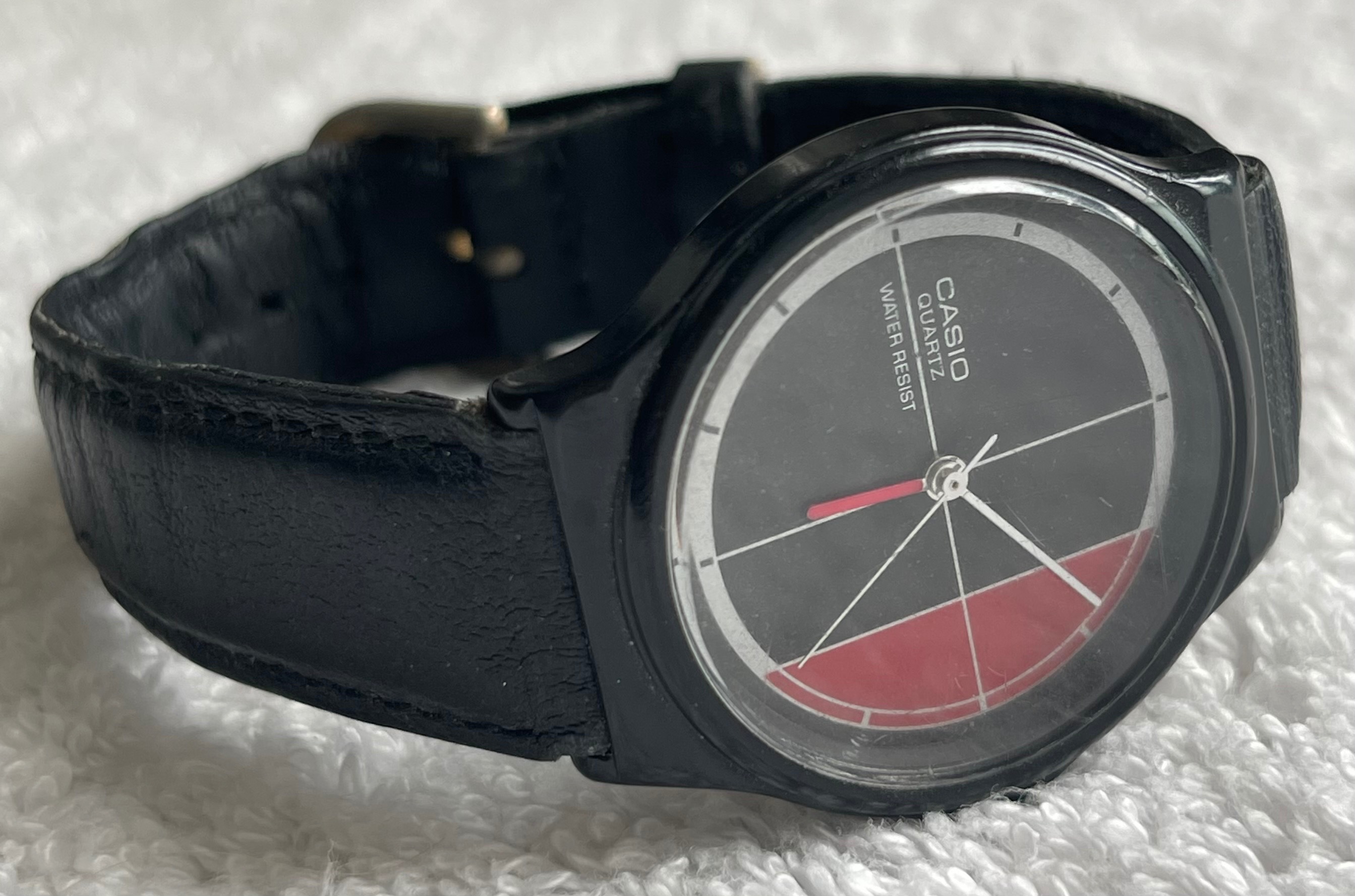 Vintage 80s Casio MQ-25 Red/Black Watch (Needs Battery)