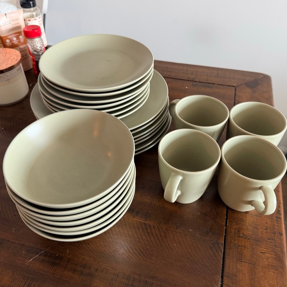 21-Piece Stoneware Dinnerware Set + 4 Mugs