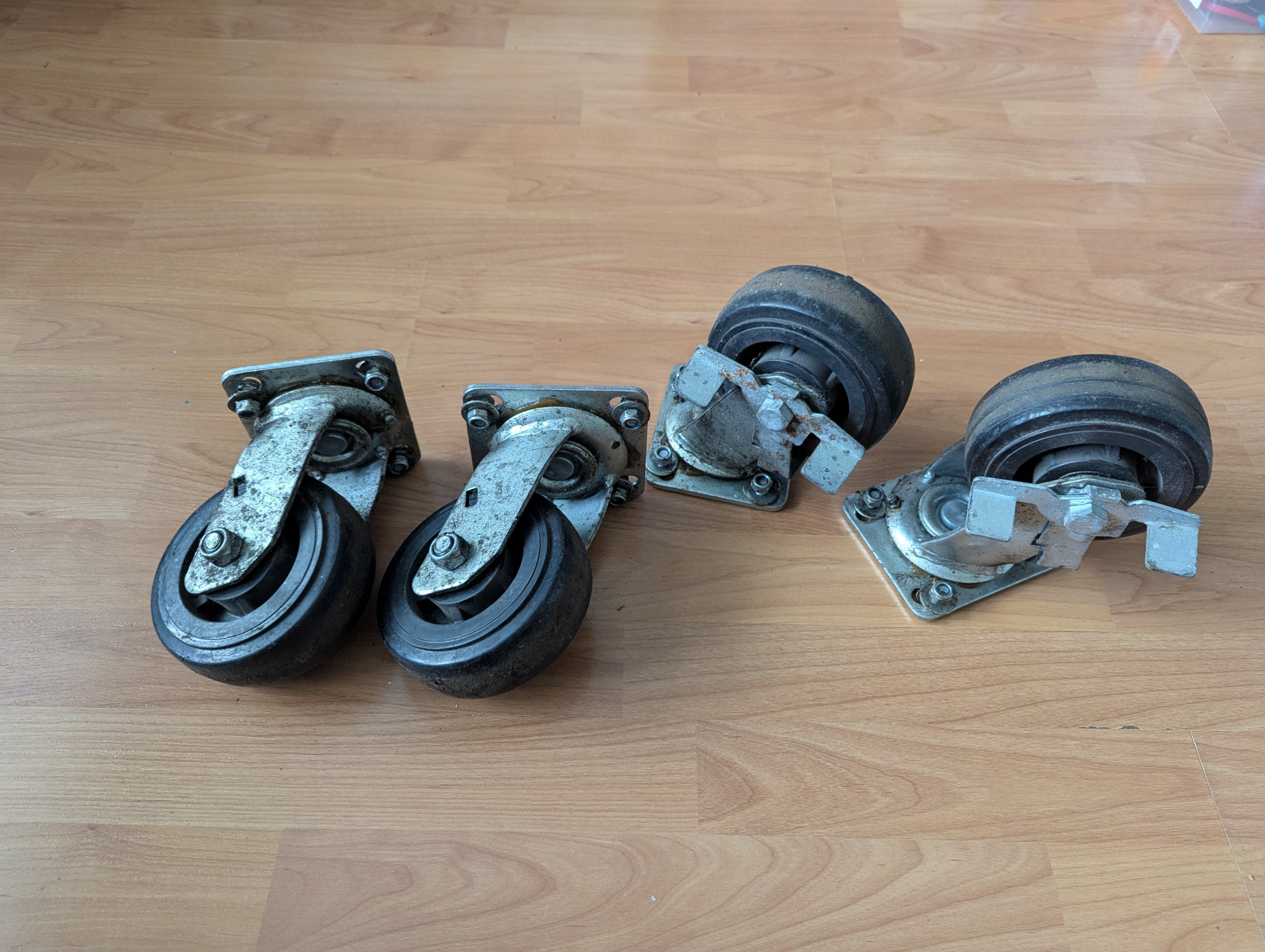 Medium caster wheels