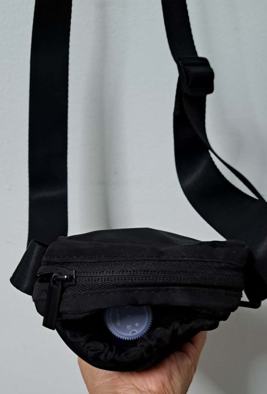 GUESS Utility Crossbody Bag w/ Cinch H2O Bottle/Umbrella Pocket - photo 4