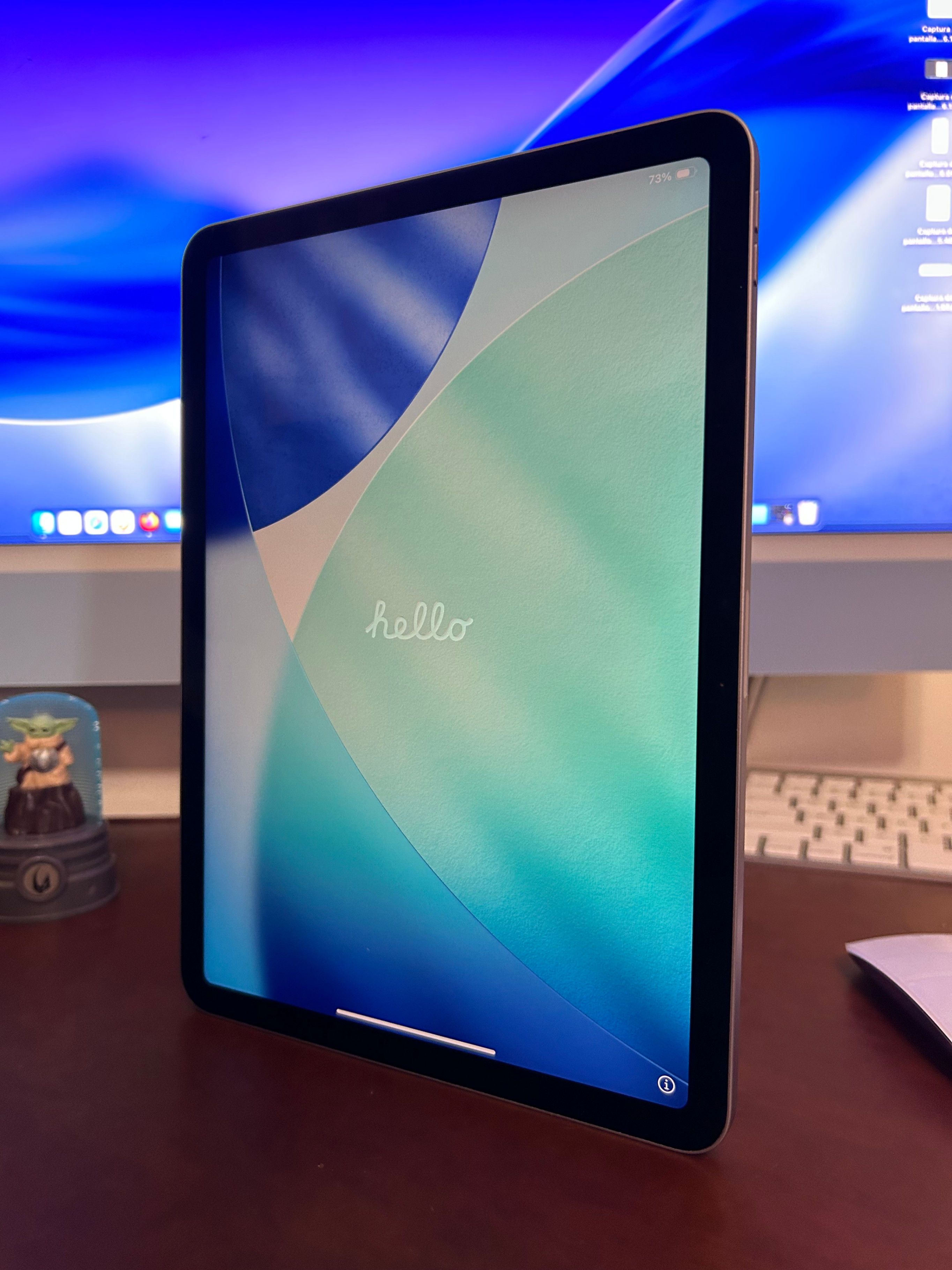 Apple iPad Air 11" M2 (2024) 128GB - Mint Condition + AppleCare+