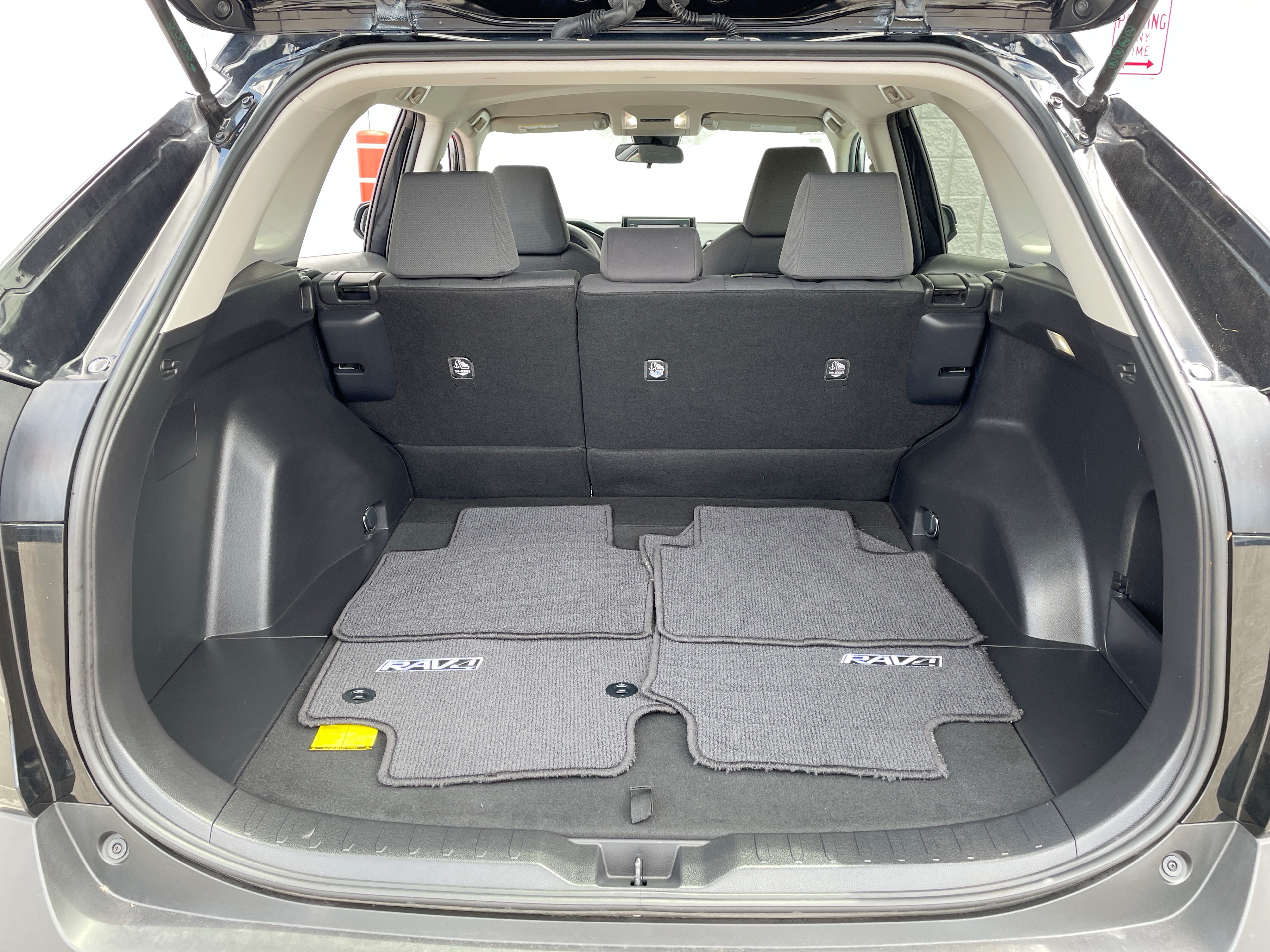 2022 Toyota RAV4 LE 4dr All-Wheel Drive - photo 5