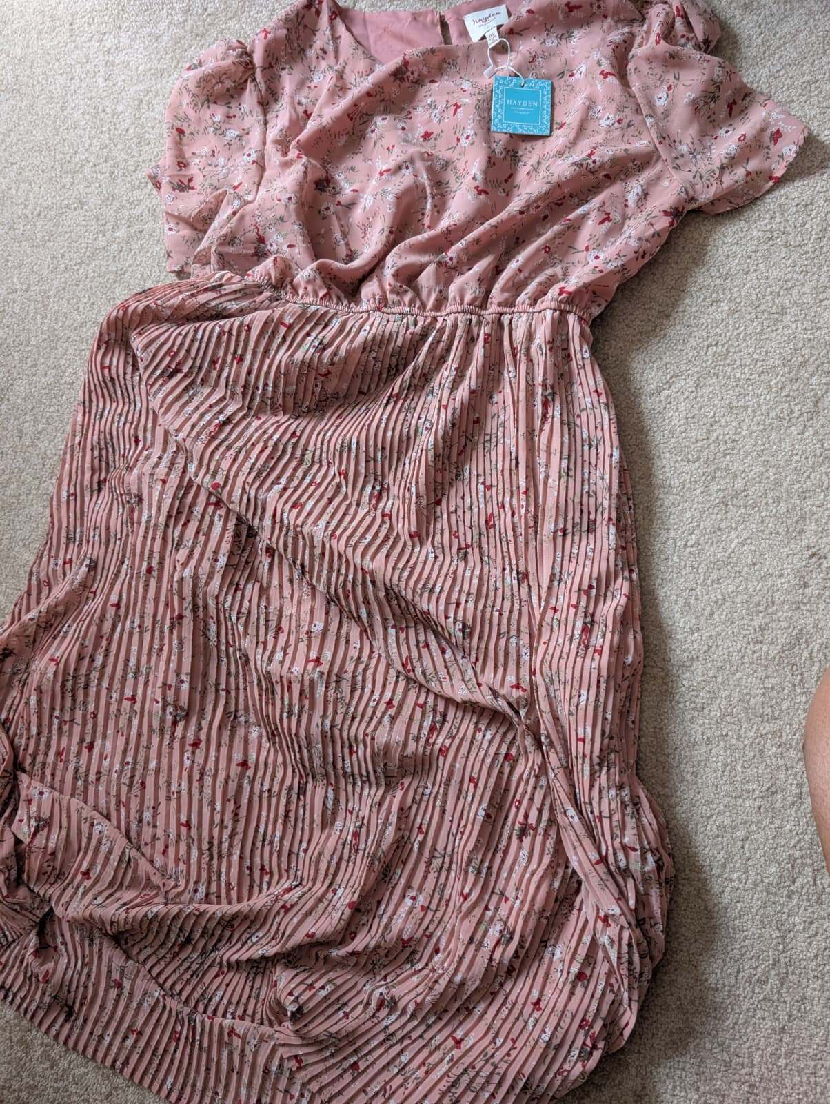 *BRAND NEW* Light Pink Floral Pleated Short Sleeve Midi Dress