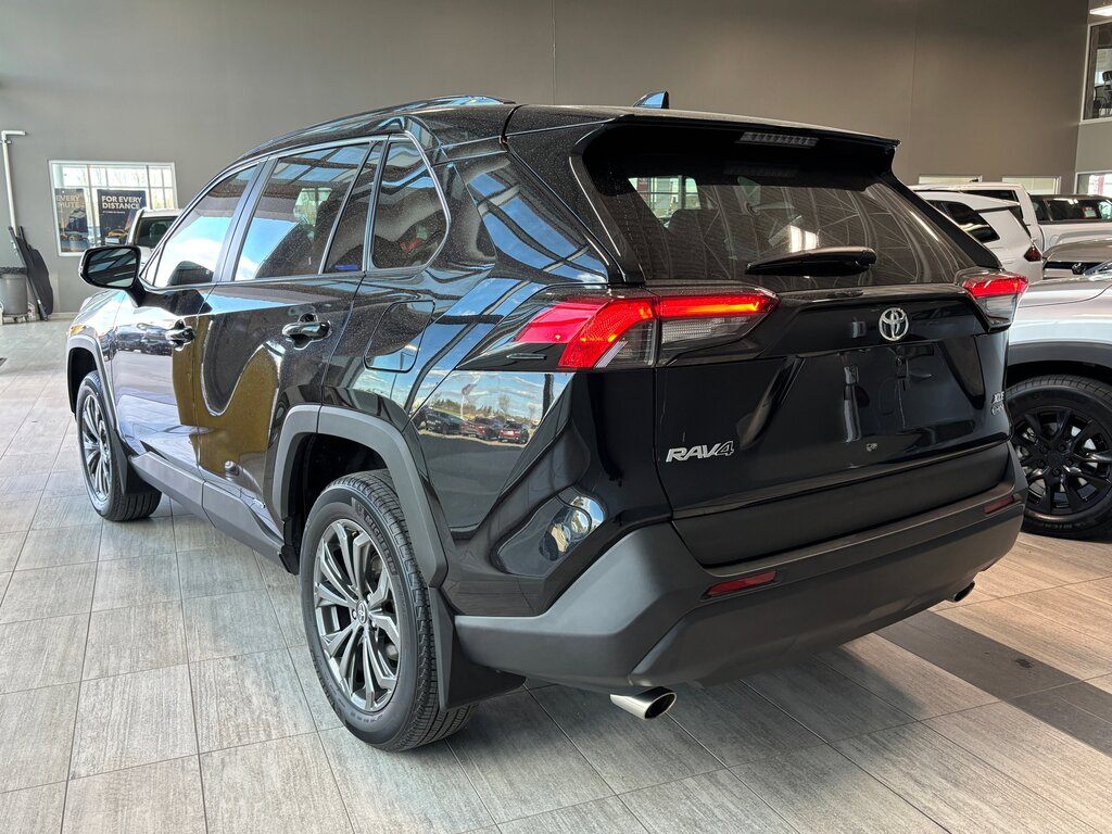 2025 Toyota RAV4 - photo 3