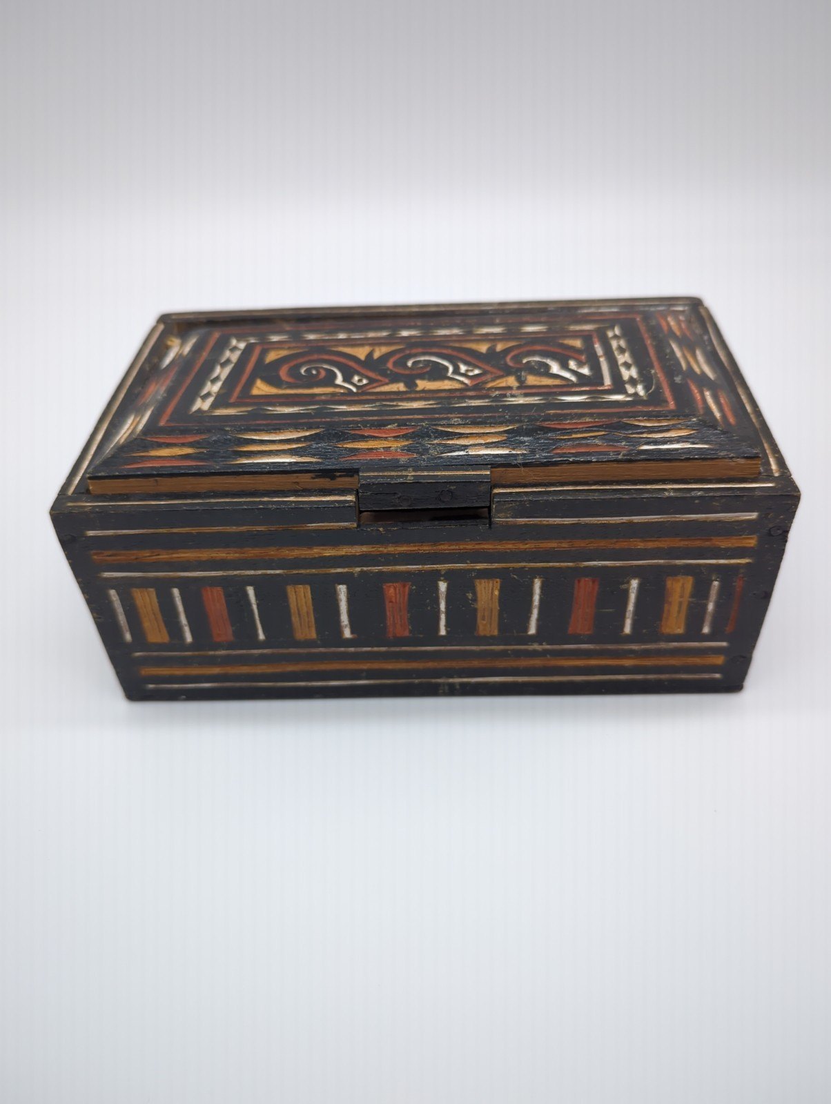Vintage Hand Carved Toraja Indonesian Wooden Trinket Jewelry Box - photo 2