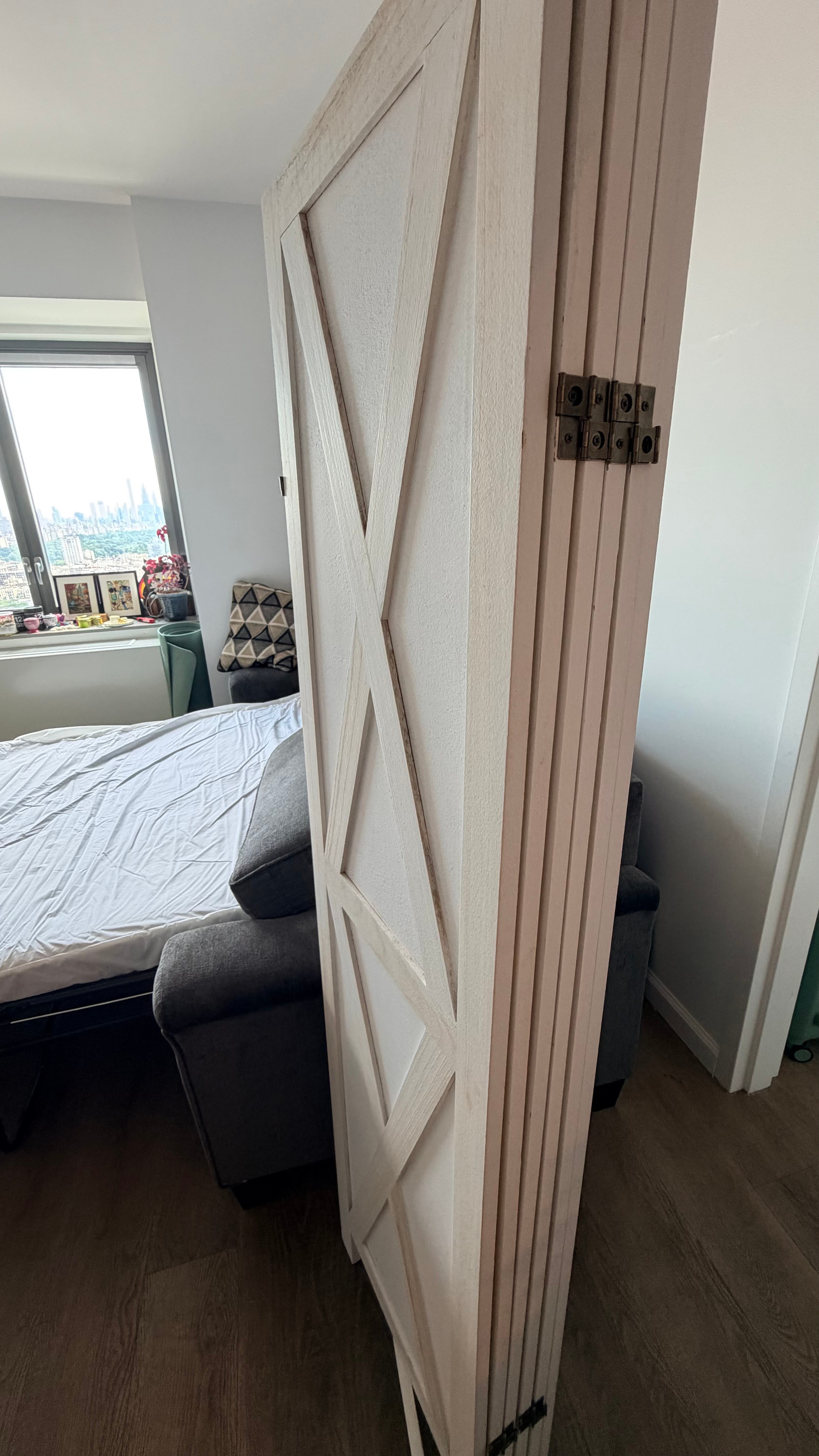6-Panel Folding Room Divider - Rustic White Barn Door - photo 4